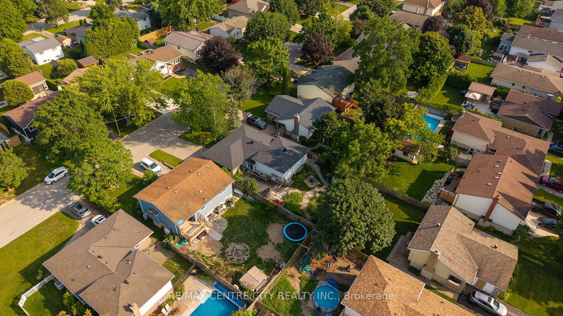 Photo 34 of 684 Macyoung Drive, Kincardine — HOMEH