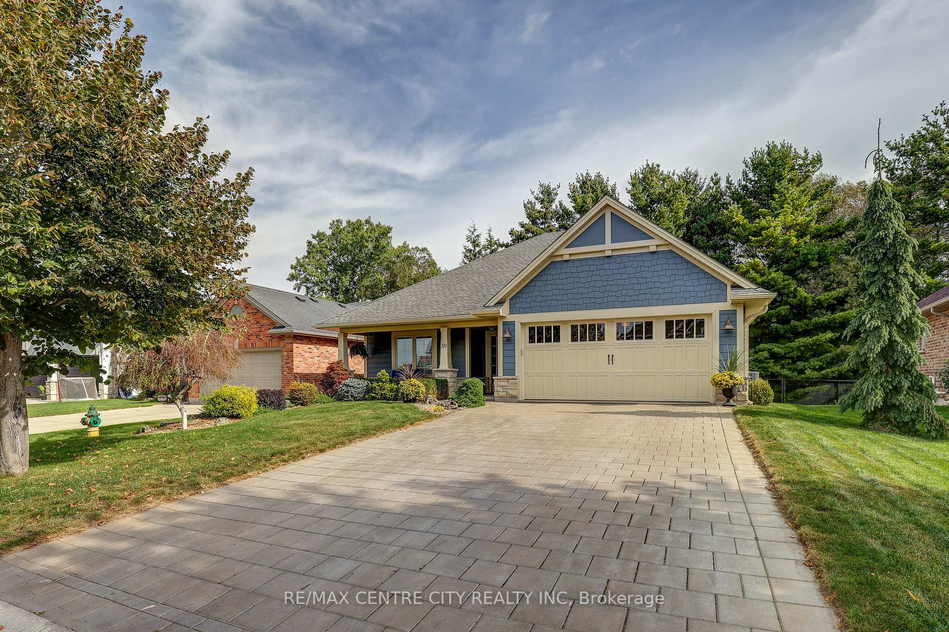 Photo 2 of 39 Hickory Lane, St. Thomas — HOMEH