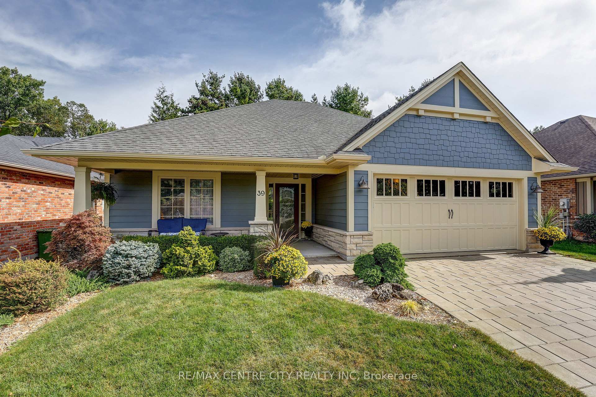 Photo 3 of 39 Hickory Lane, St. Thomas — HOMEH
