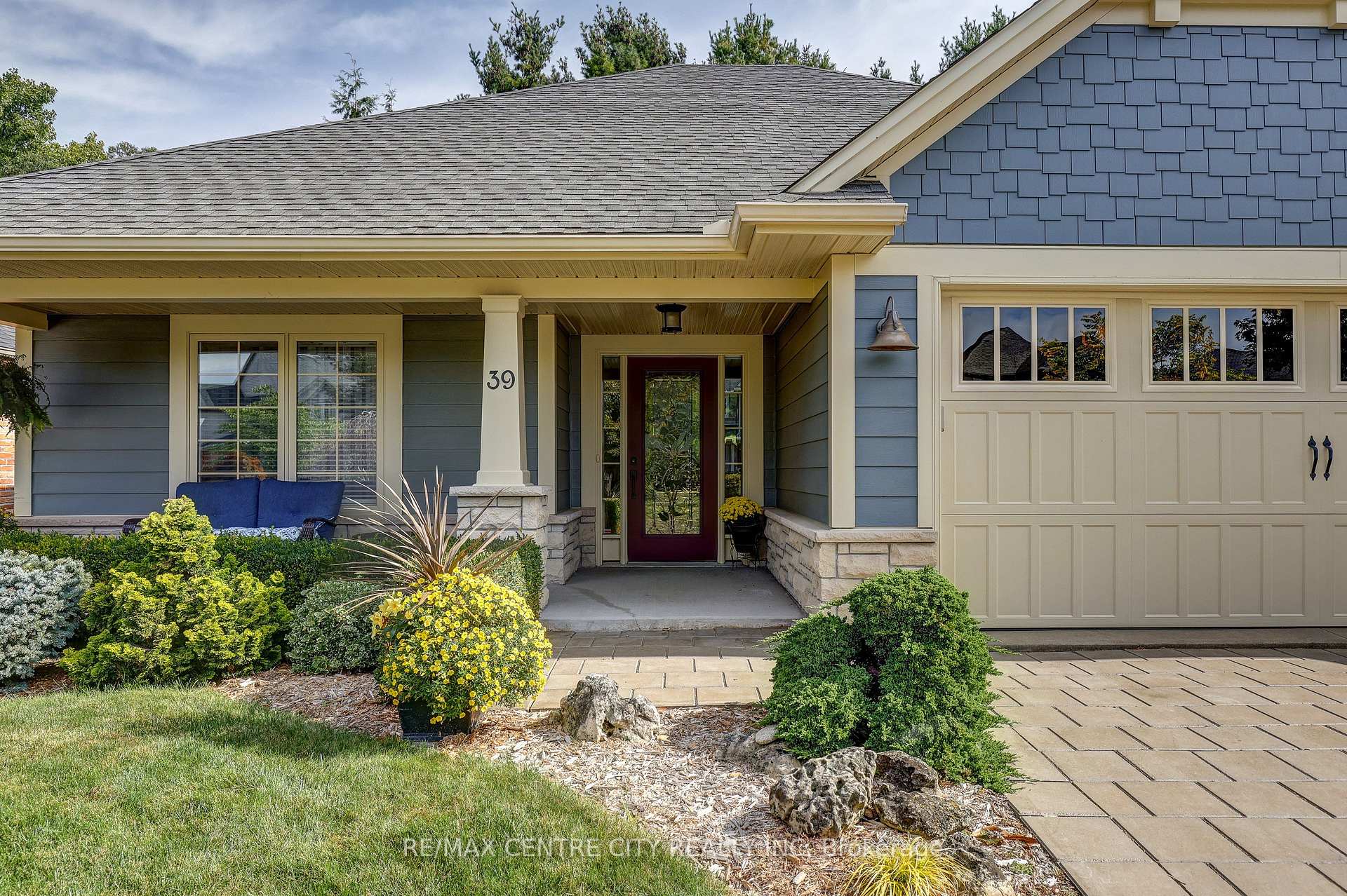 Photo 4 of 39 Hickory Lane, St. Thomas — HOMEH