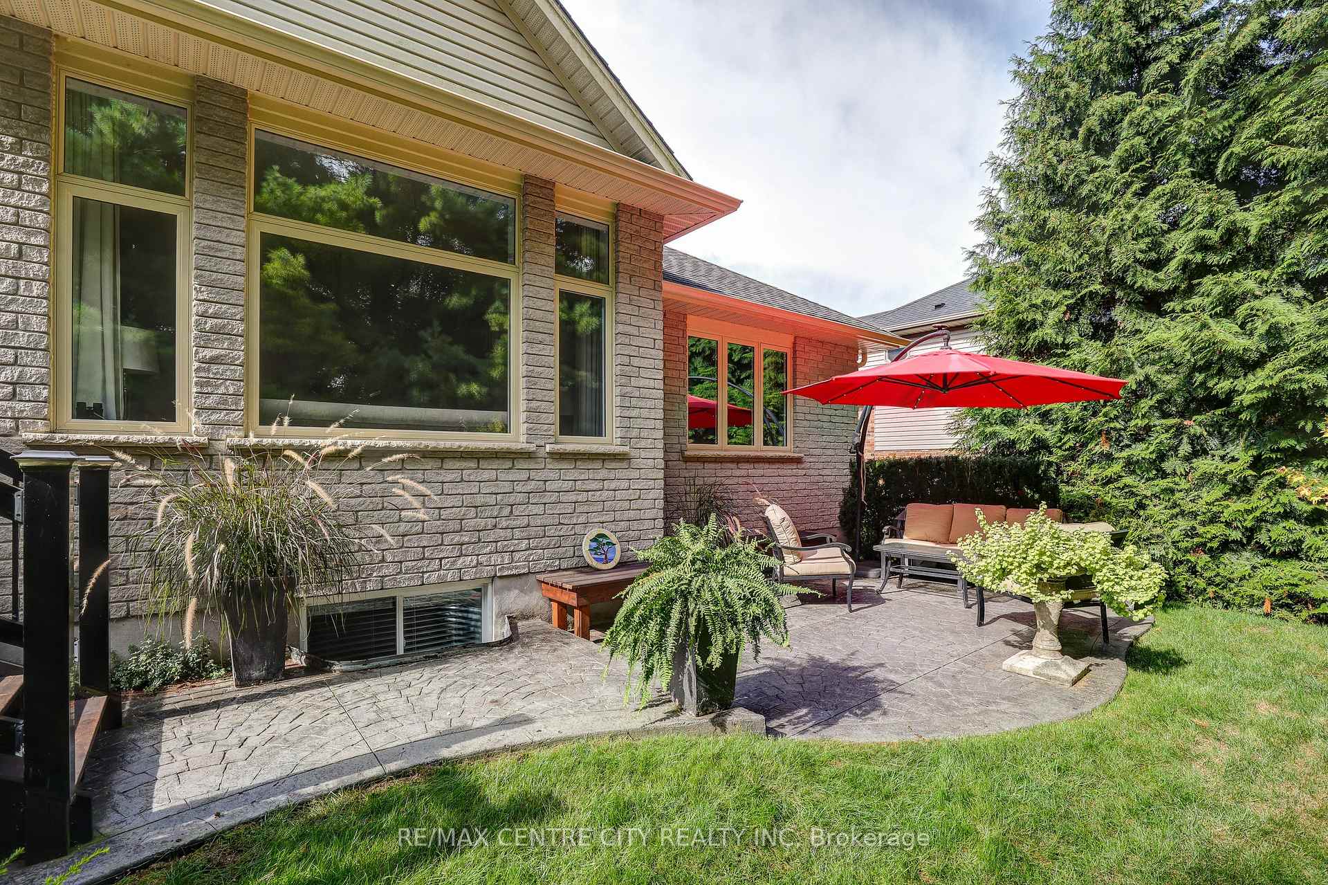 Photo 9 of 39 Hickory Lane, St. Thomas — HOMEH