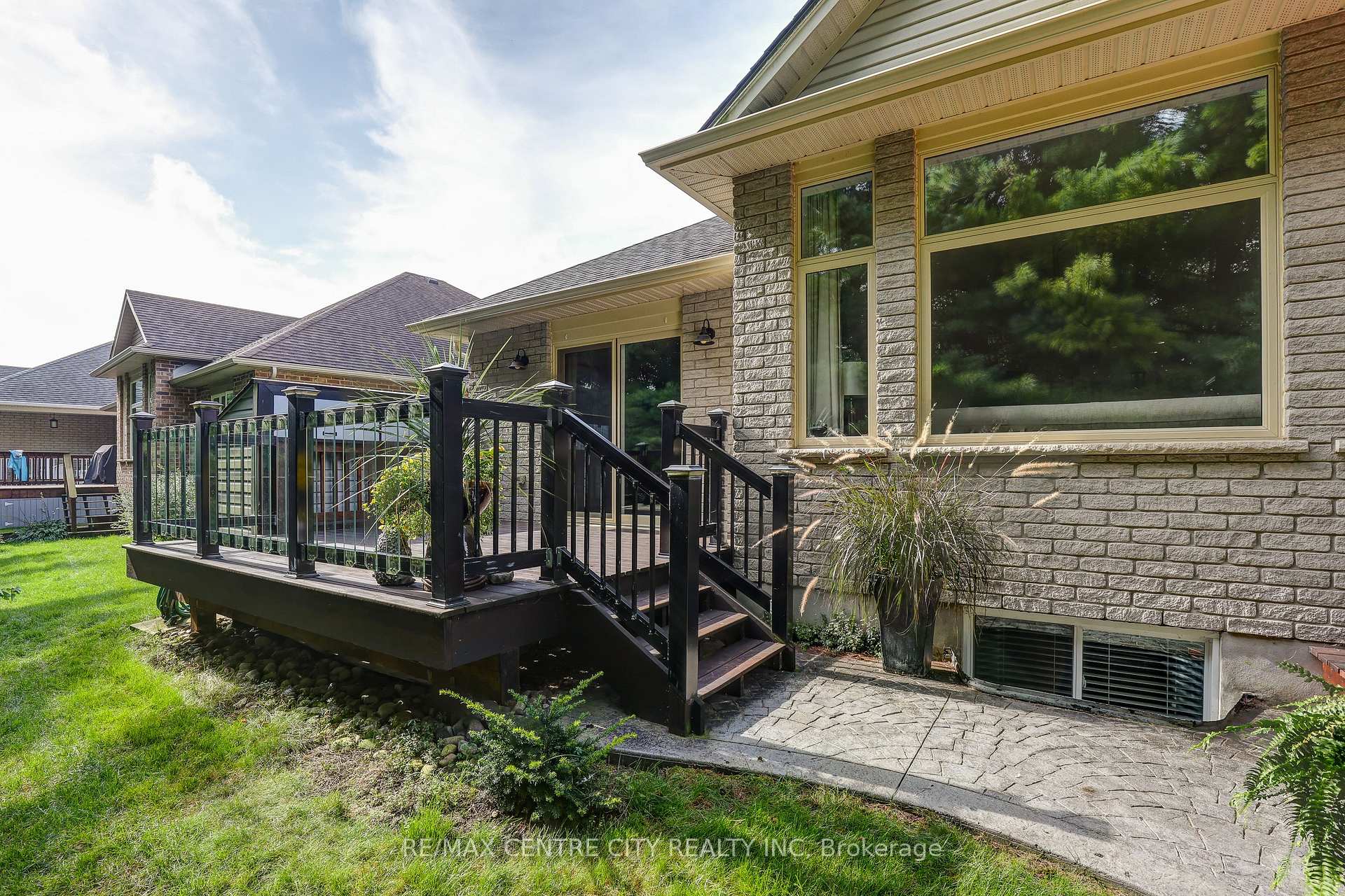 Photo 10 of 39 Hickory Lane, St. Thomas — HOMEH
