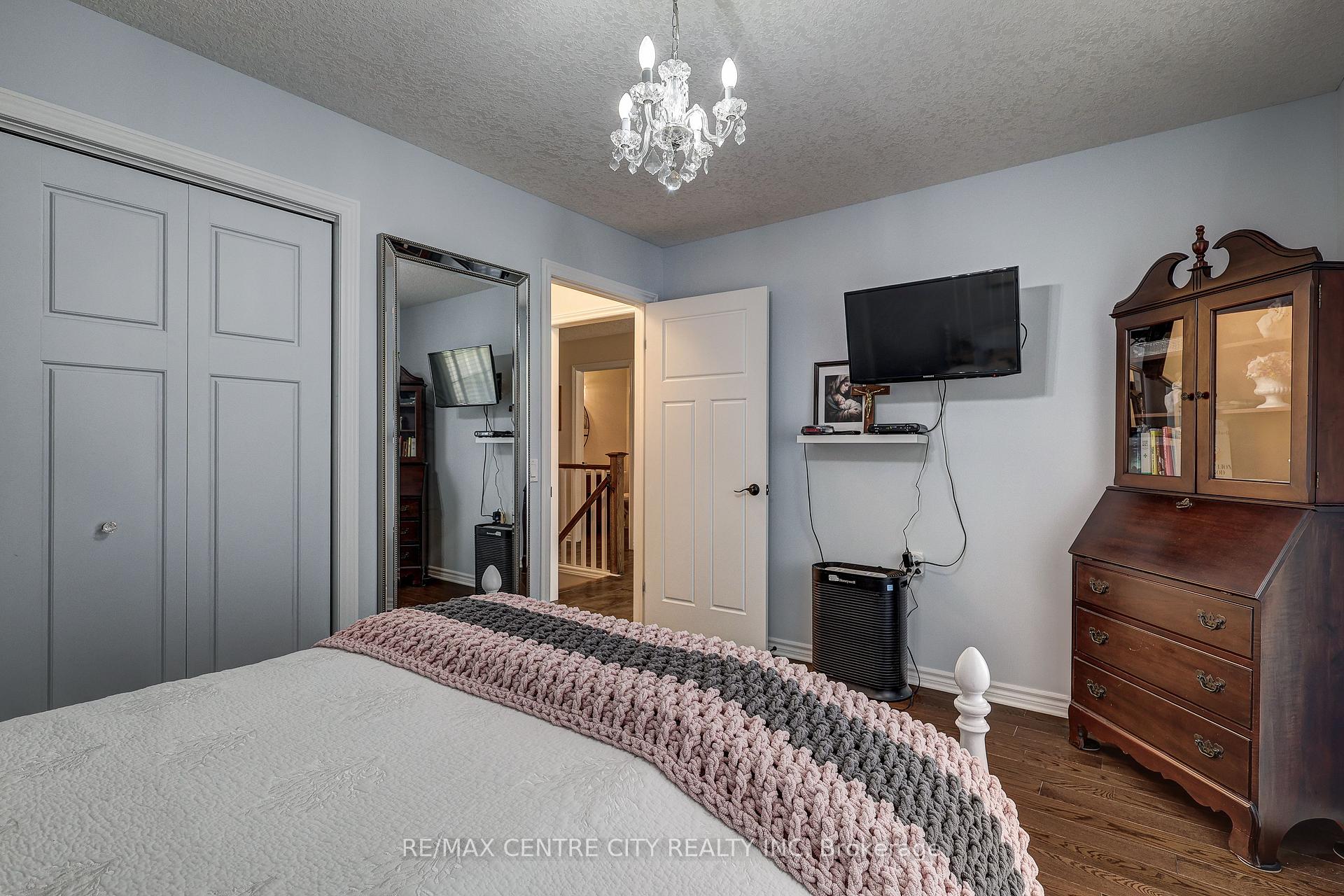 Photo 38 of 39 Hickory Lane, St. Thomas — HOMEH