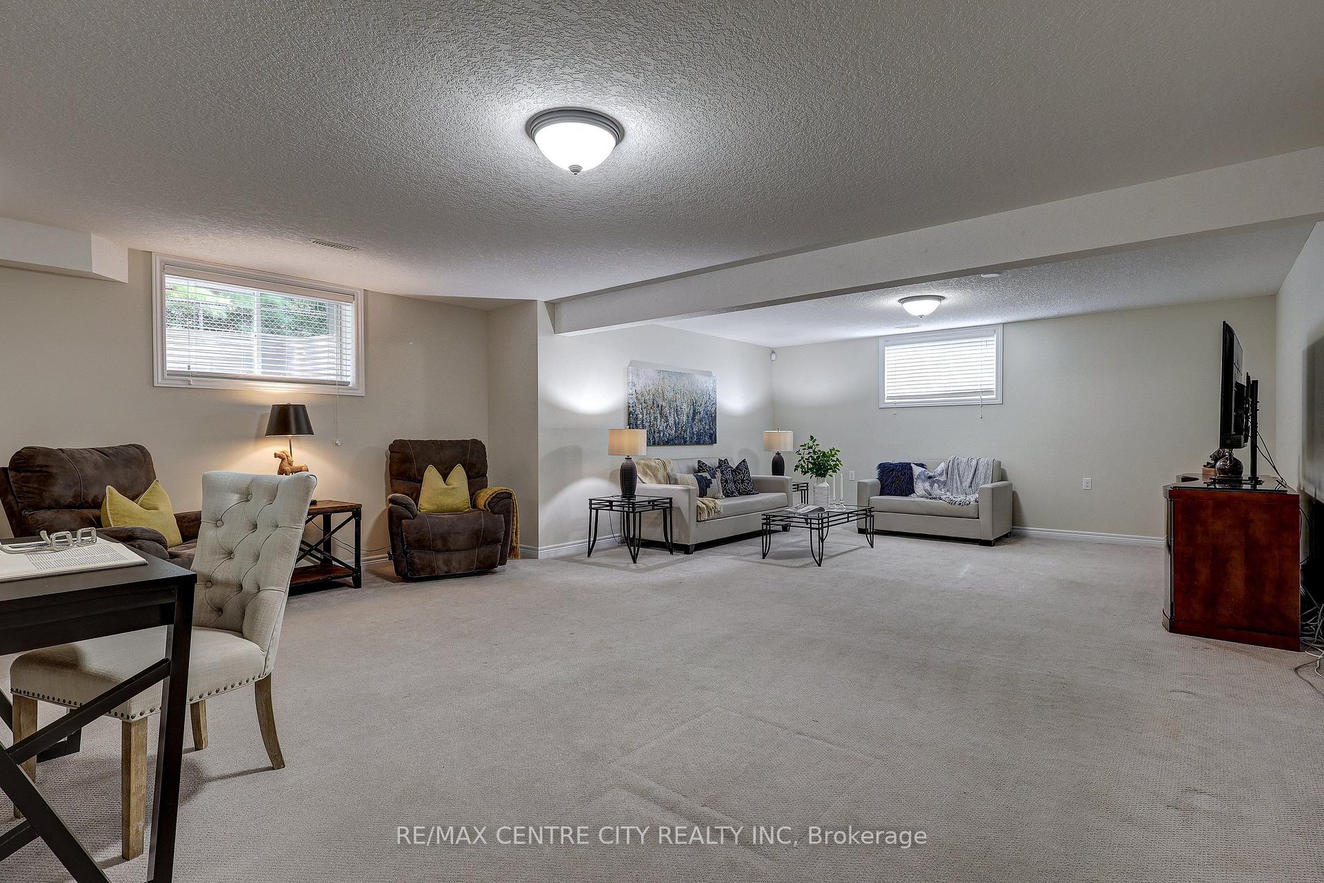 Photo 42 of 39 Hickory Lane, St. Thomas — HOMEH