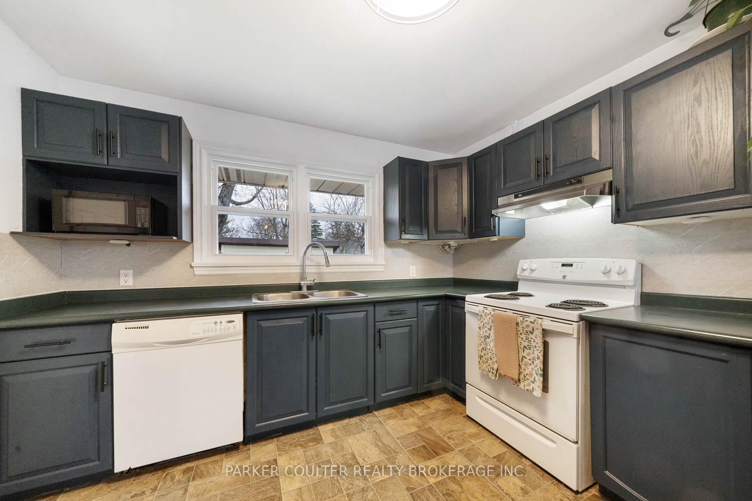 Photo 20 of 204 Catherine Street, Clearview, Stayner — HOMEH