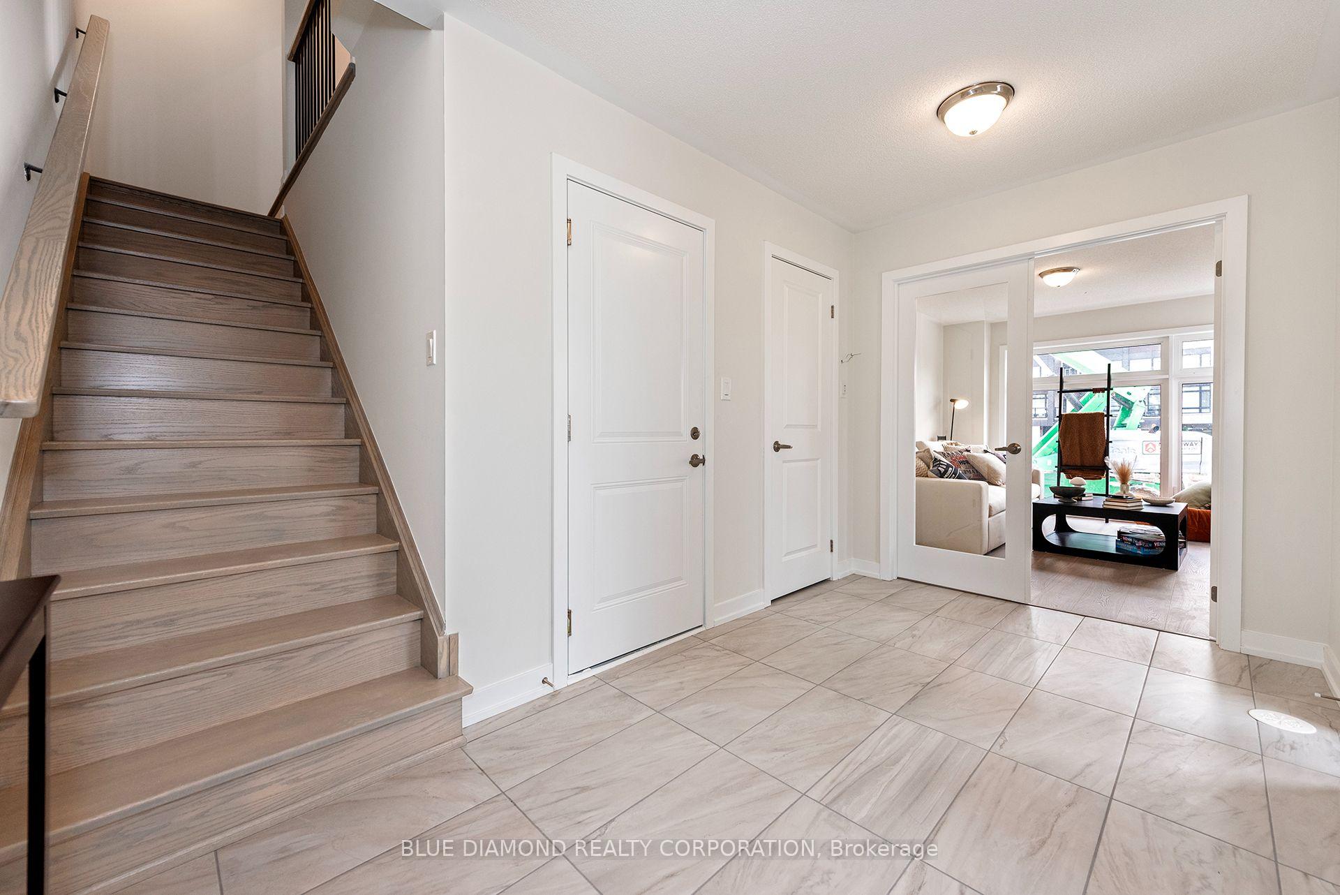 Photo 5 of 4 Kintall Way, Vaughan, West Woodbridge — HOMEH