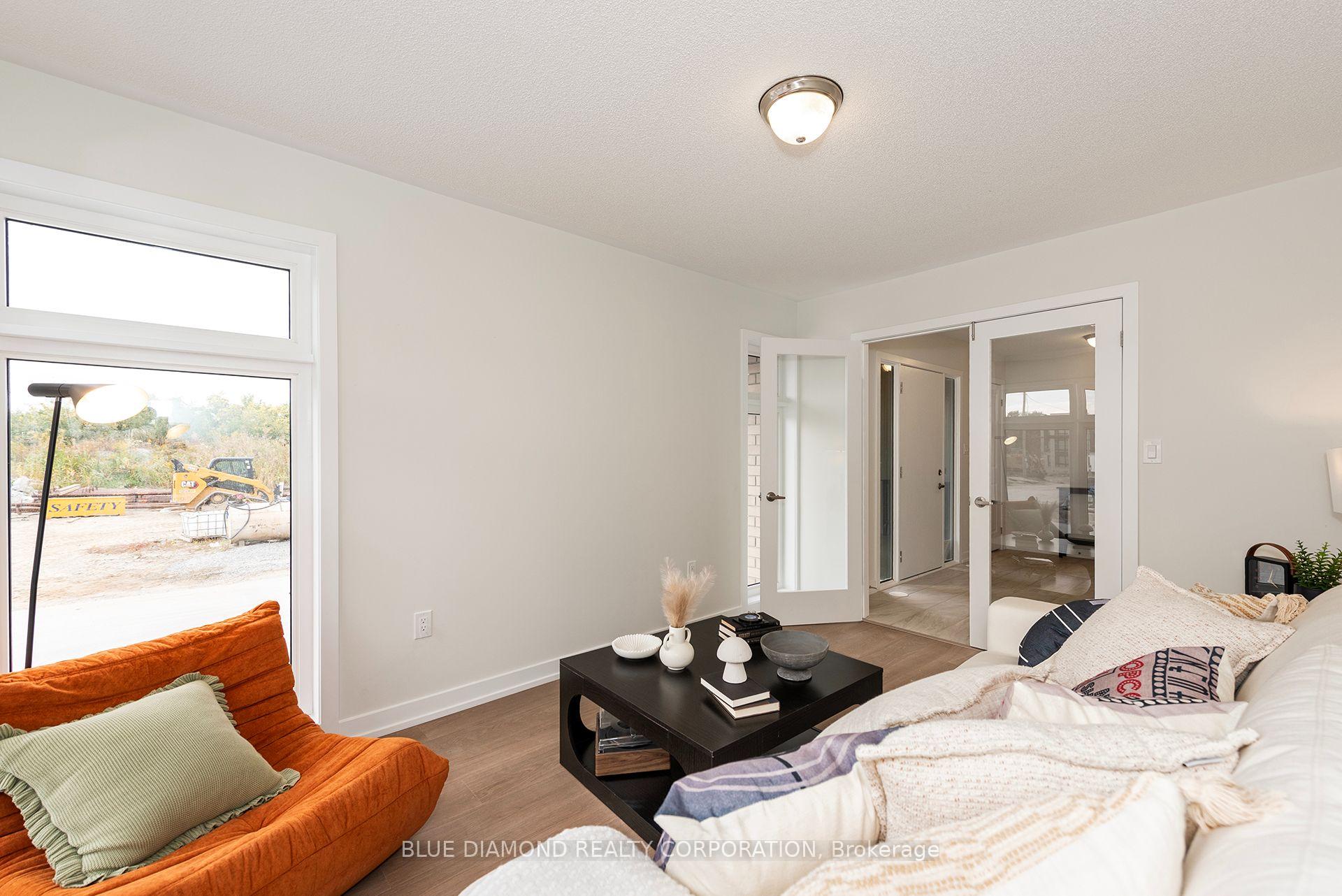Photo 8 of 4 Kintall Way, Vaughan, West Woodbridge — HOMEH