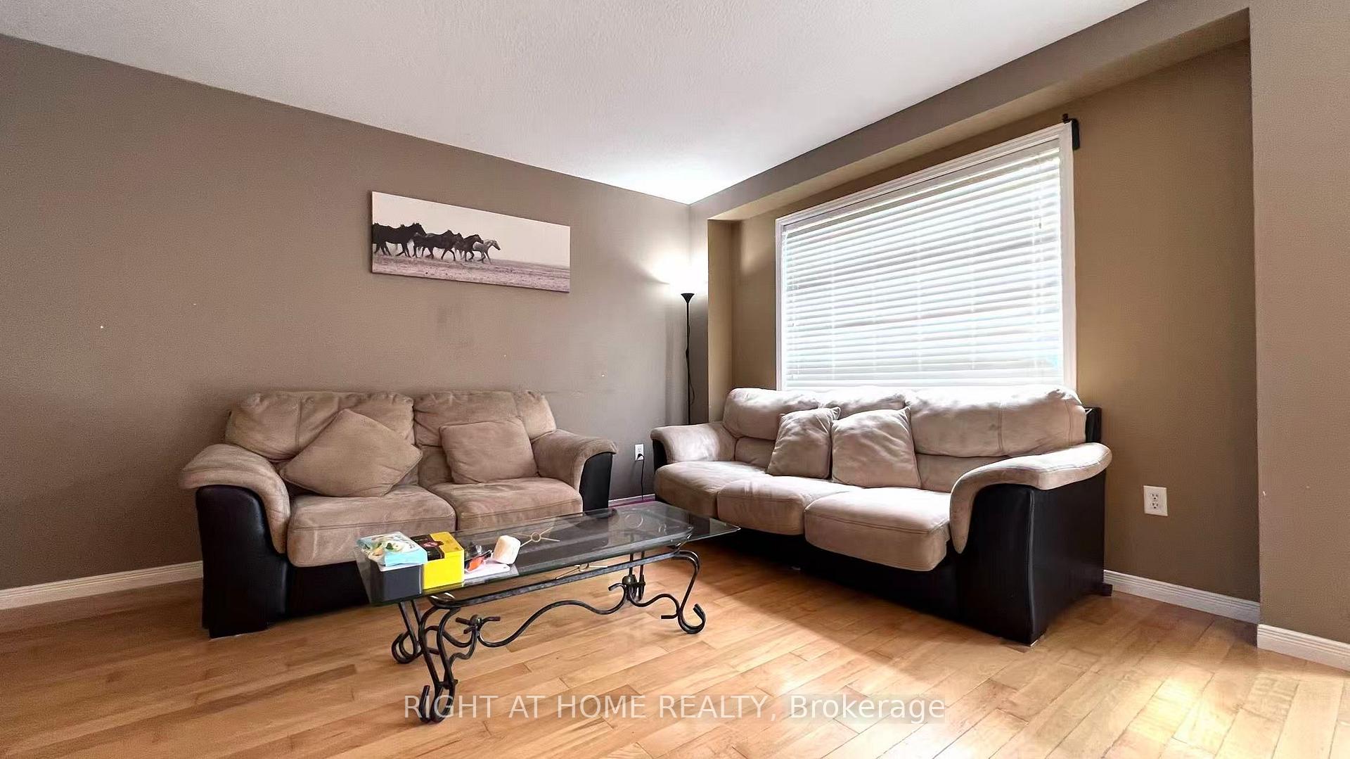 Photo 2 of 858 Whetherfield Street, London, North M — HOMEH