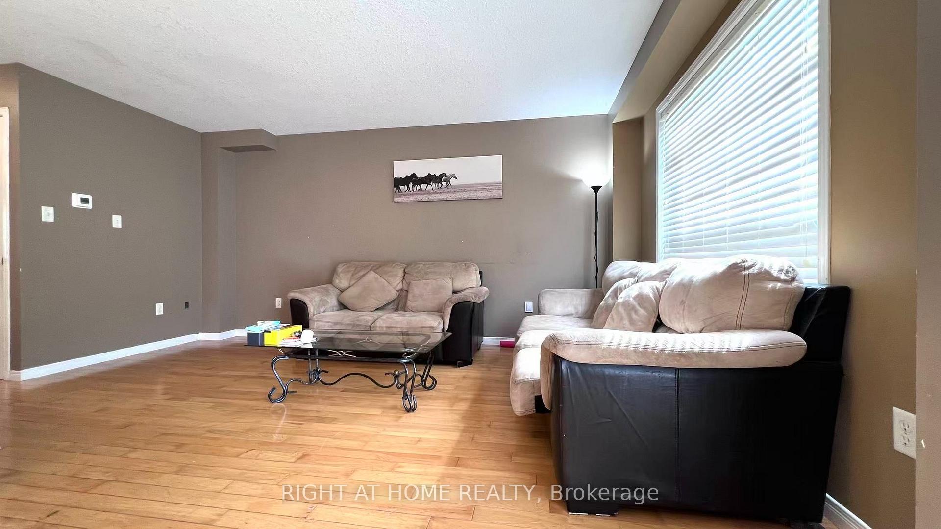 Photo 3 of 858 Whetherfield Street, London, North M — HOMEH