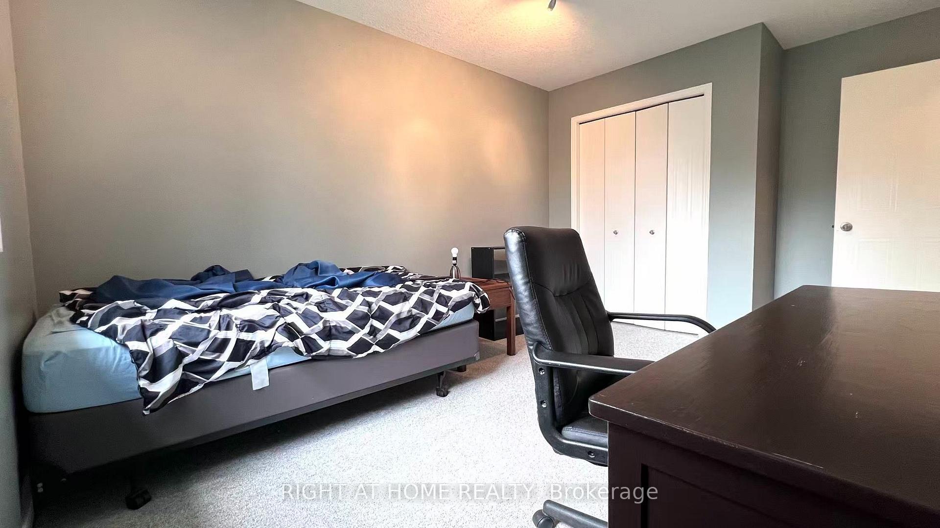Photo 17 of 858 Whetherfield Street, London, North M — HOMEH
