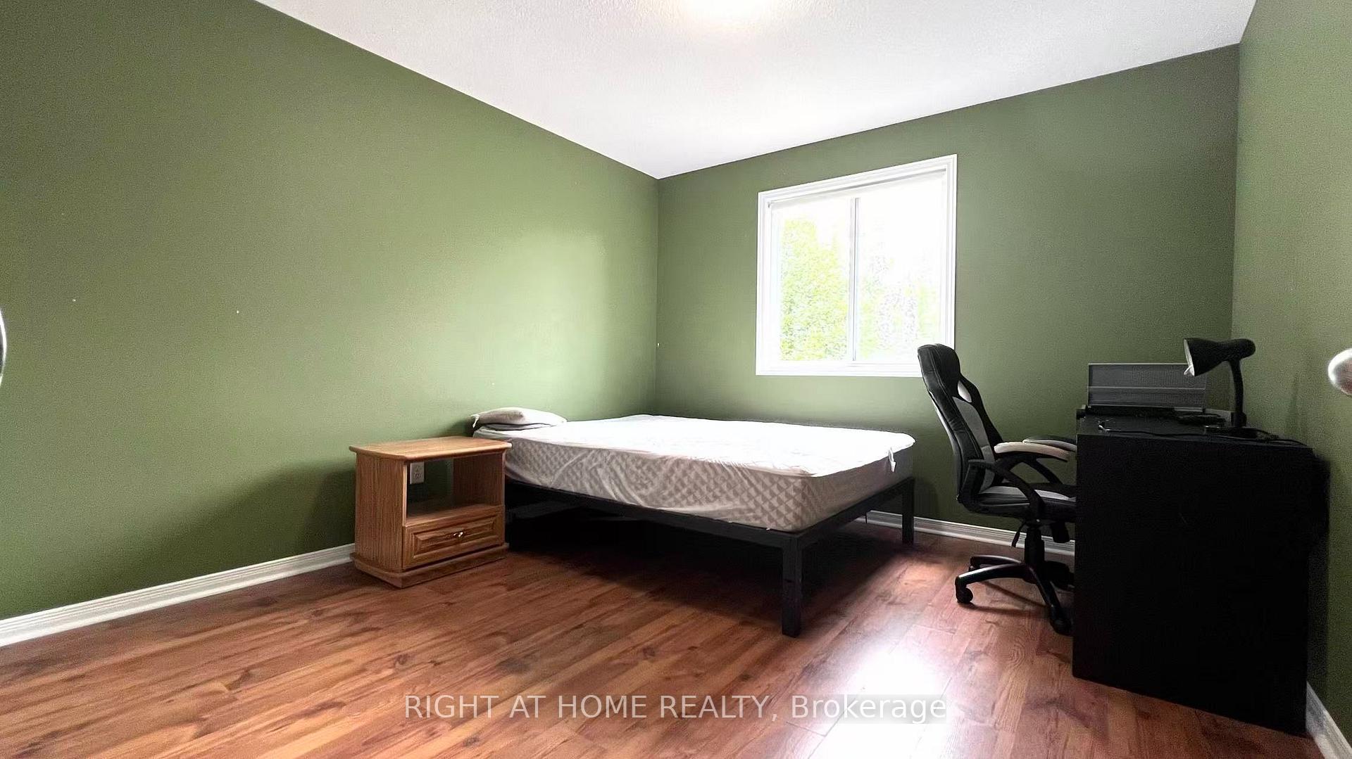 Photo 18 of 858 Whetherfield Street, London, North M — HOMEH