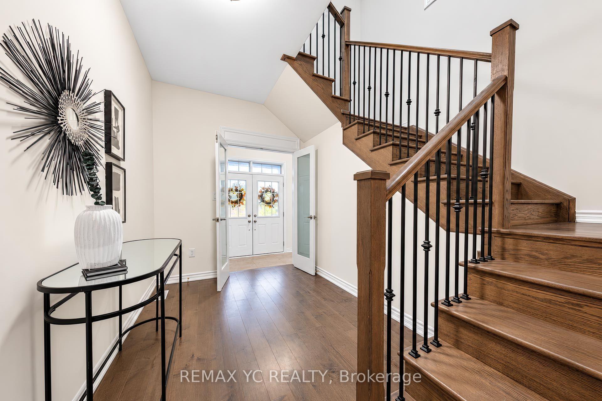 Photo 2 of 126 Durham Avenue, Barrie, Rural Barrie Southeast — HOMEH
