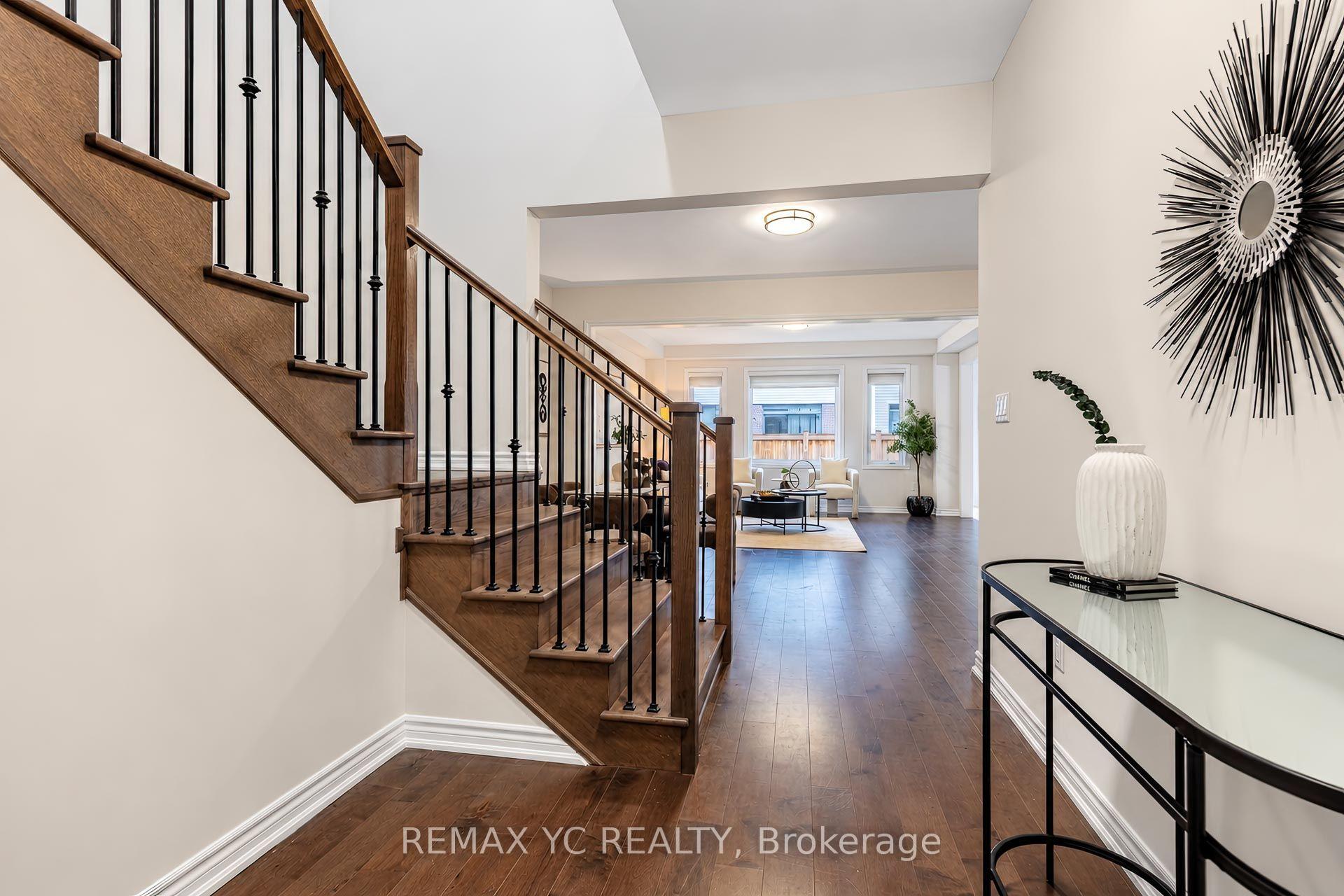 Photo 3 of 126 Durham Avenue, Barrie, Rural Barrie Southeast — HOMEH