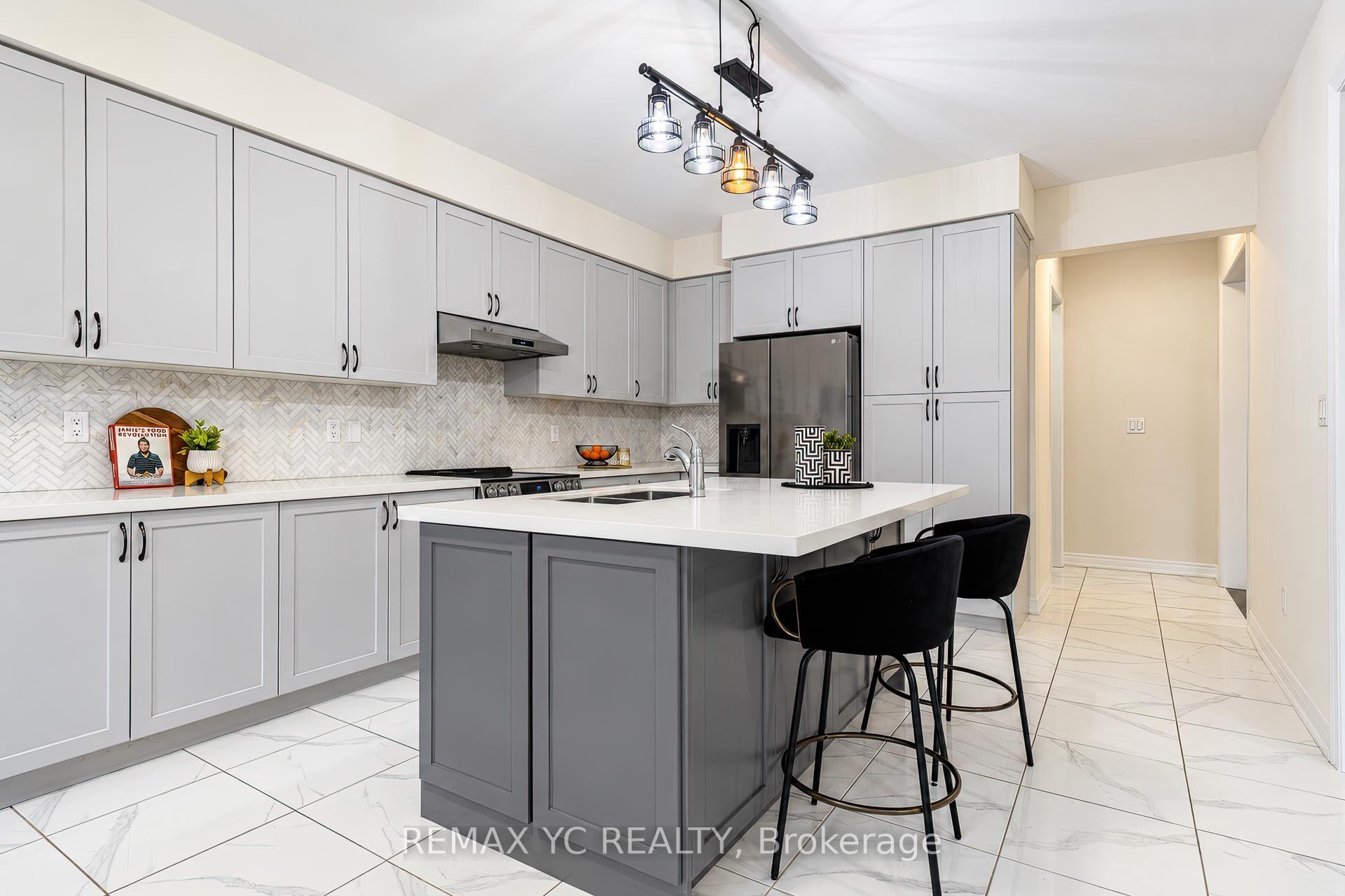 Photo 12 of 126 Durham Avenue, Barrie, Rural Barrie Southeast — HOMEH