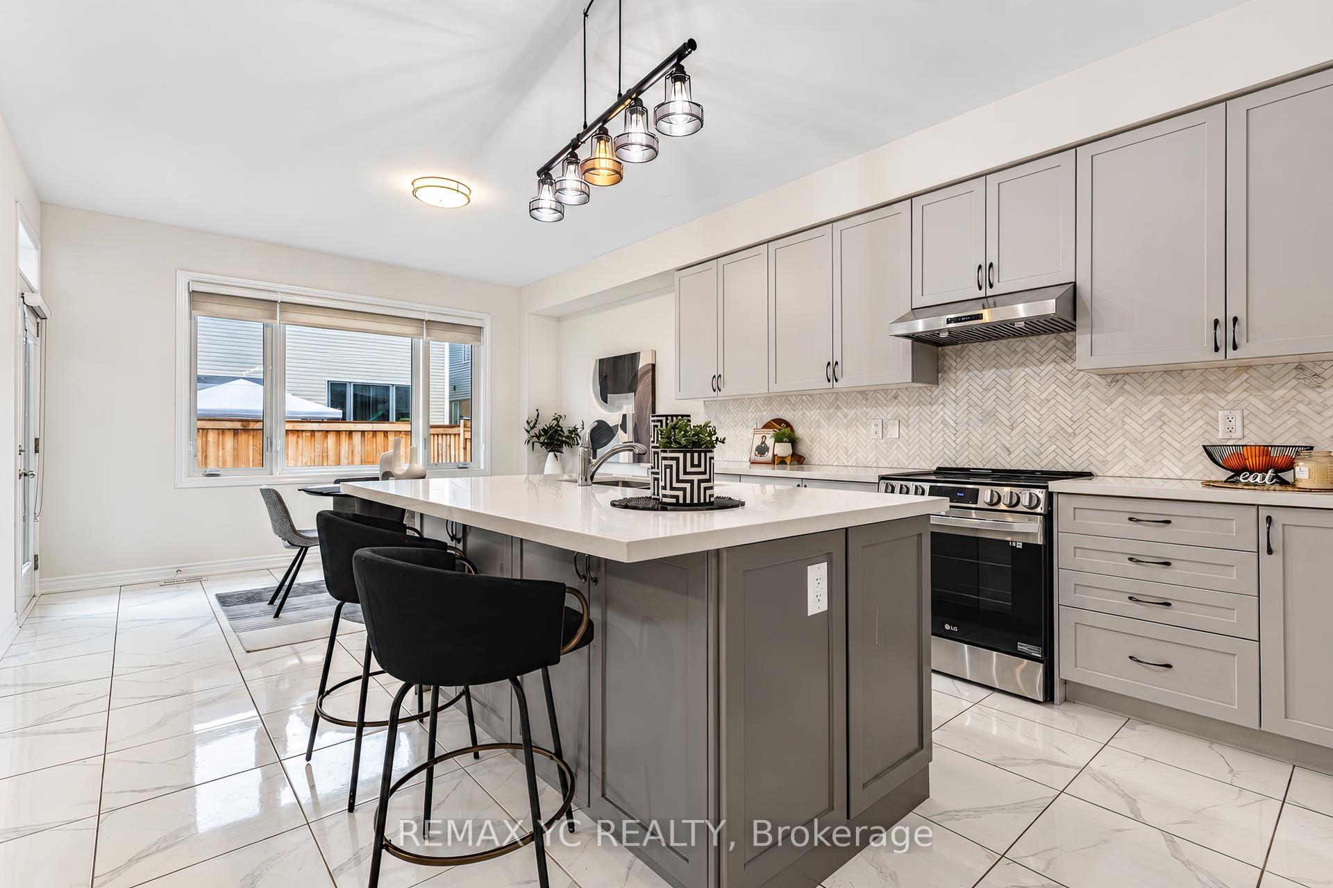 Photo 14 of 126 Durham Avenue, Barrie, Rural Barrie Southeast — HOMEH