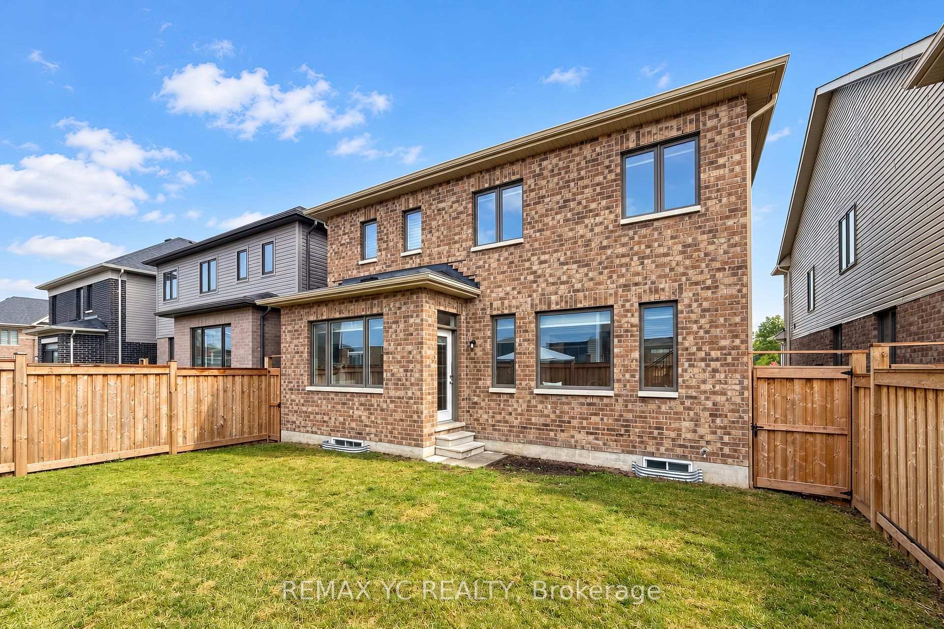 Photo 42 of 126 Durham Avenue, Barrie, Rural Barrie Southeast — HOMEH
