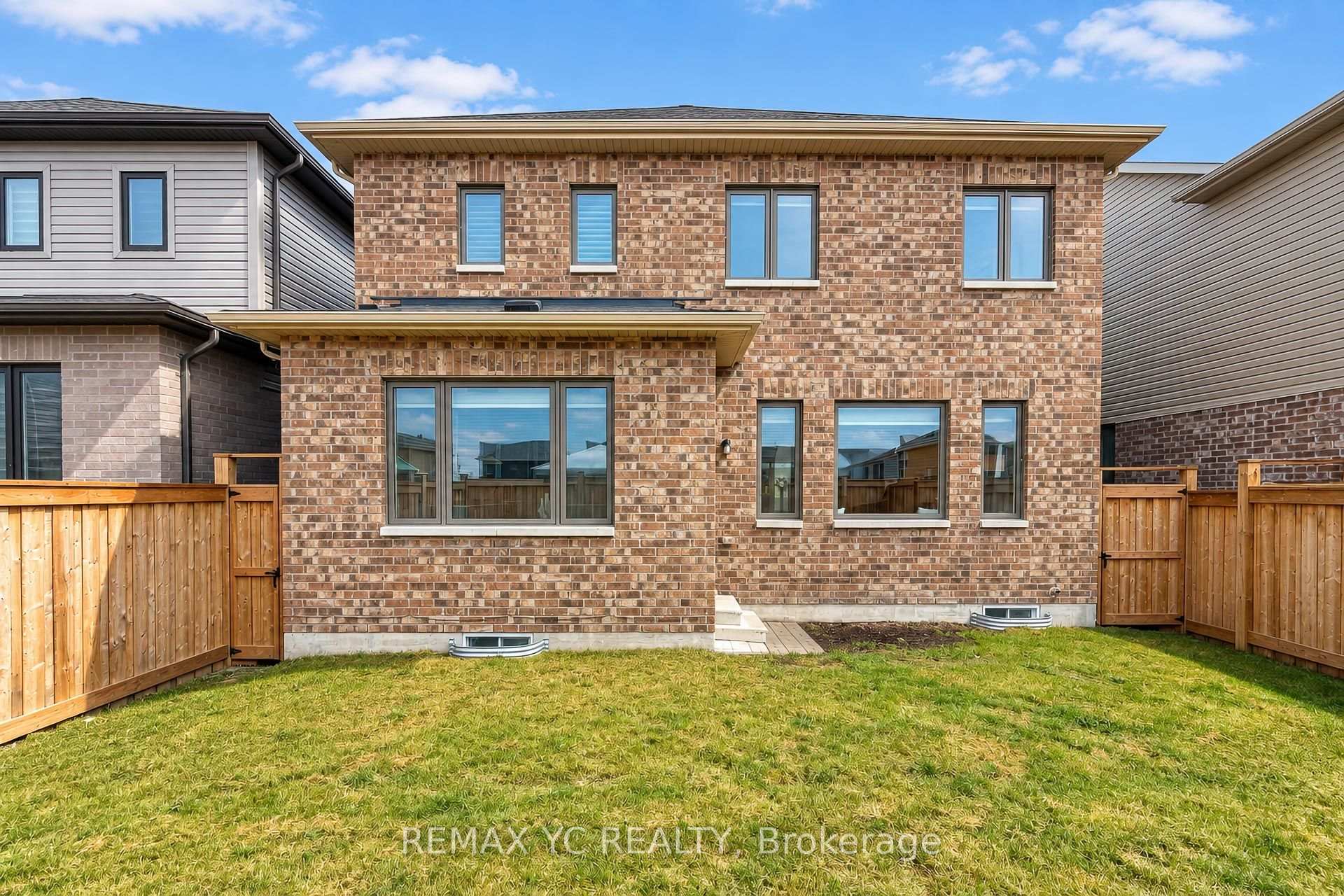 Photo 43 of 126 Durham Avenue, Barrie, Rural Barrie Southeast — HOMEH