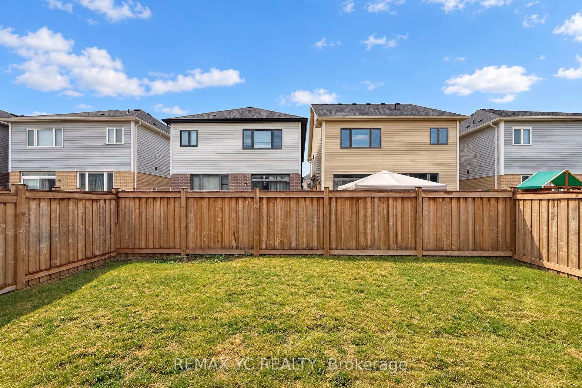 Photo 44 of 126 Durham Avenue, Barrie, Rural Barrie Southeast — HOMEH