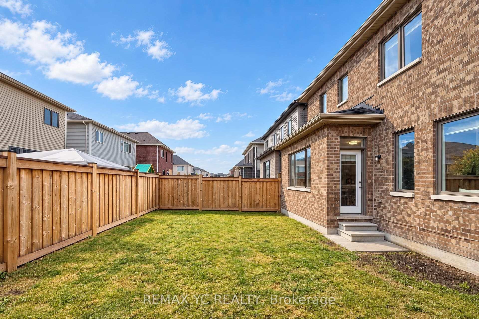 Photo 46 of 126 Durham Avenue, Barrie, Rural Barrie Southeast — HOMEH