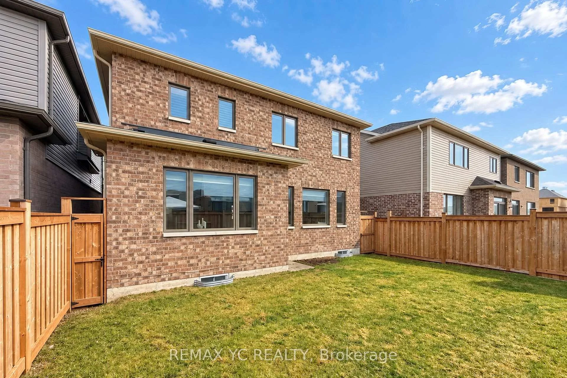 Photo 45 of 126 Durham Avenue, Barrie, Rural Barrie Southeast — HOMEH