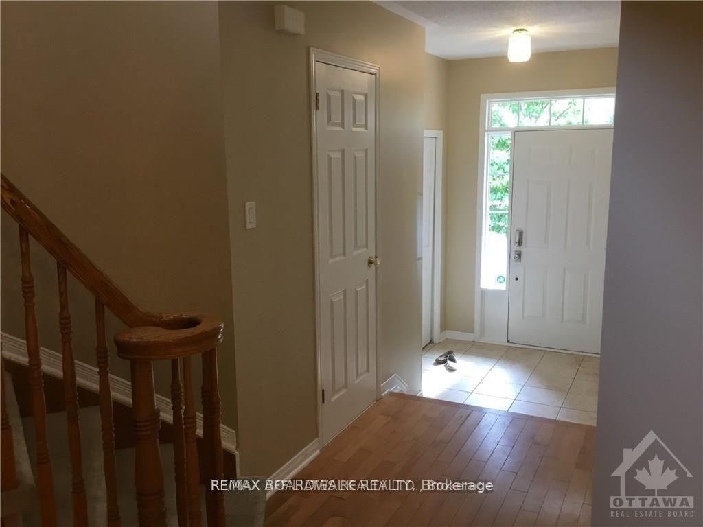Photo 3 of 112 Gatespark Private, Ottawa, Kanata - Kanata Lakes/Heritage Hills — HOMEH
