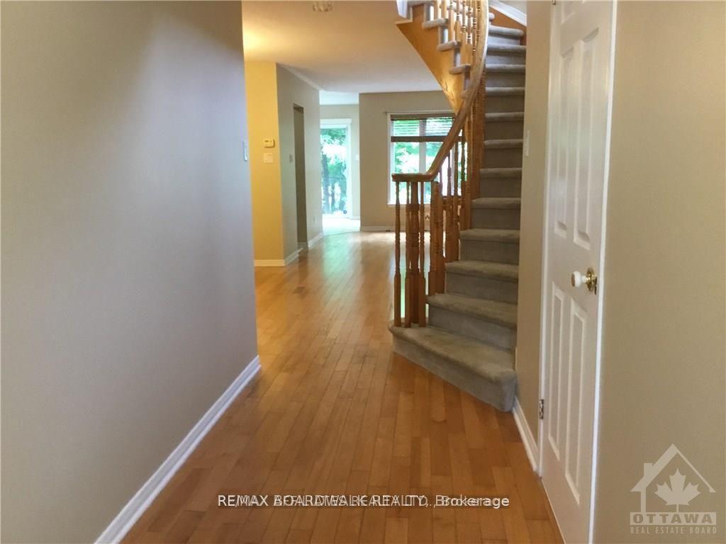 Photo 4 of 112 Gatespark Private, Ottawa, Kanata - Kanata Lakes/Heritage Hills — HOMEH