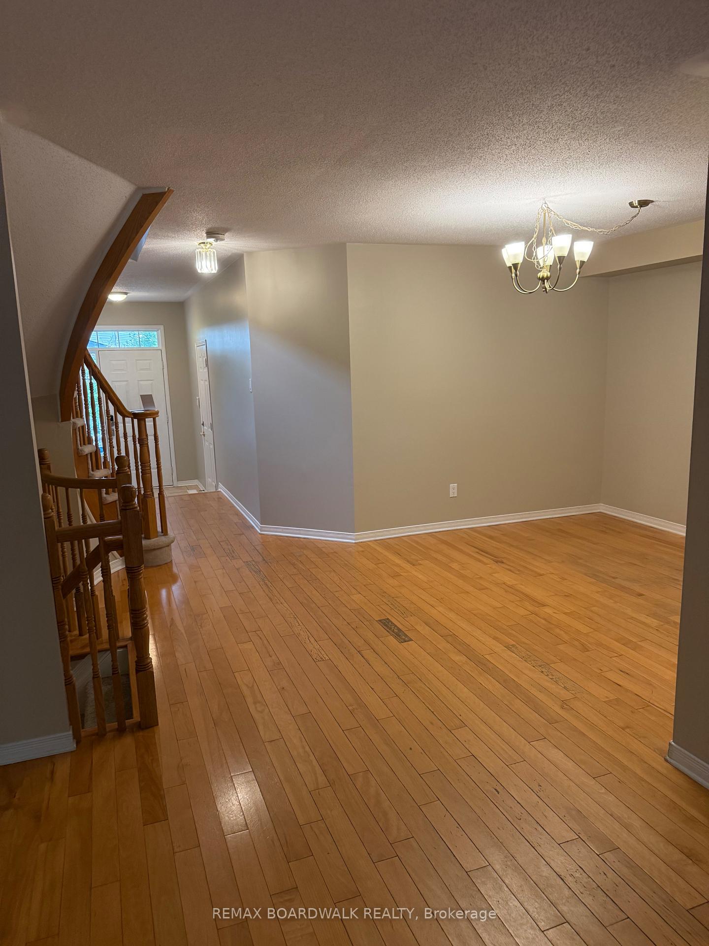 Photo 5 of 112 Gatespark Private, Ottawa, Kanata - Kanata Lakes/Heritage Hills — HOMEH