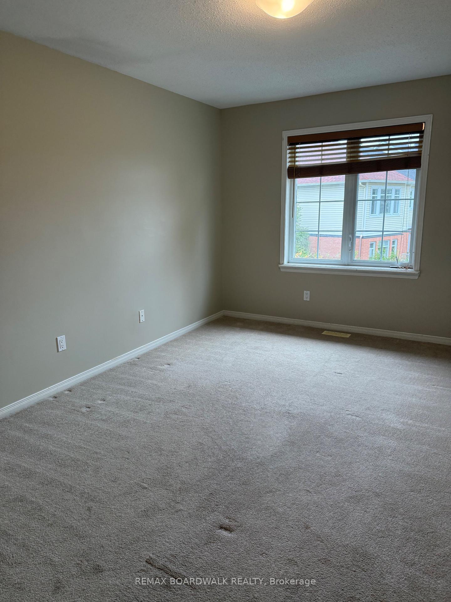 Photo 9 of 112 Gatespark Private, Ottawa, Kanata - Kanata Lakes/Heritage Hills — HOMEH
