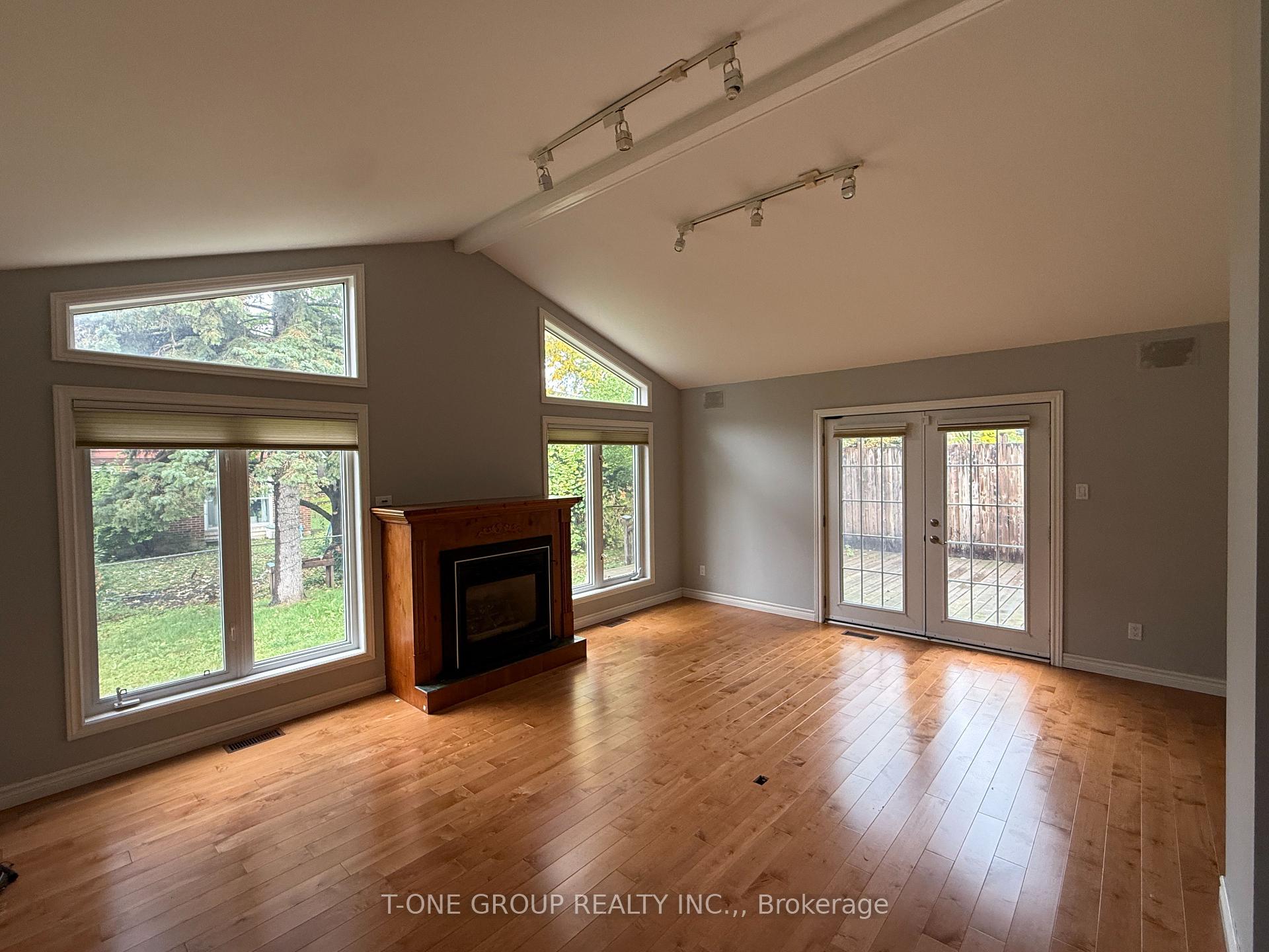 Photo 5 of 16 Knotty Pine Trail, Markham, Royal Orchard — HOMEH