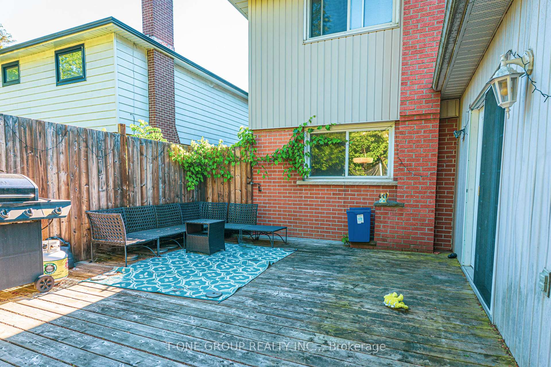 Photo 14 of 16 Knotty Pine Trail, Markham, Royal Orchard — HOMEH