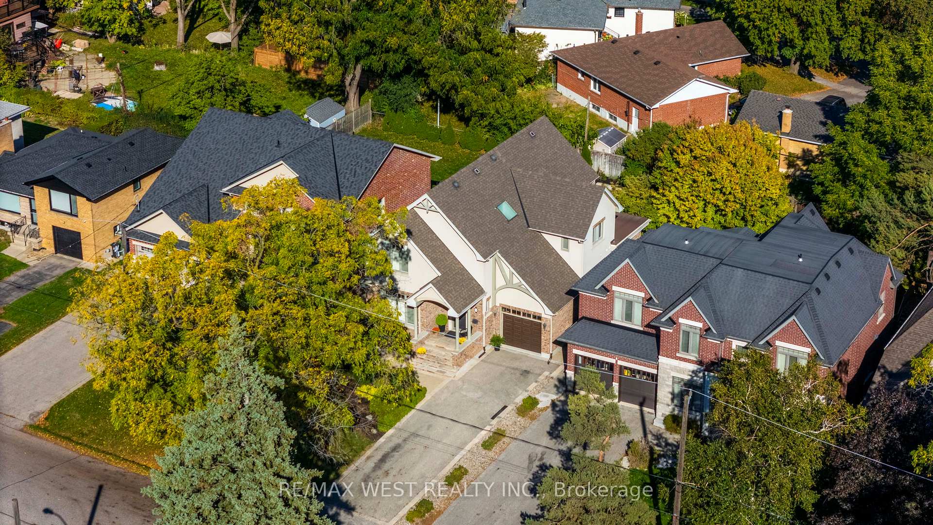 Photo 39 of 11 Tremont Road, Etobicoke, Islington-City Centre West — HOMEH