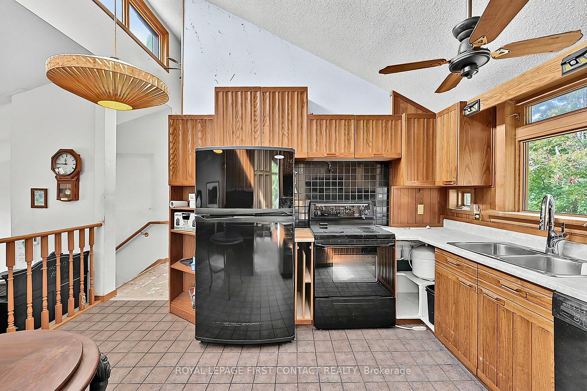 Photo 8 of 2 Briarwood Court, Springwater, Rural Springwater — HOMEH