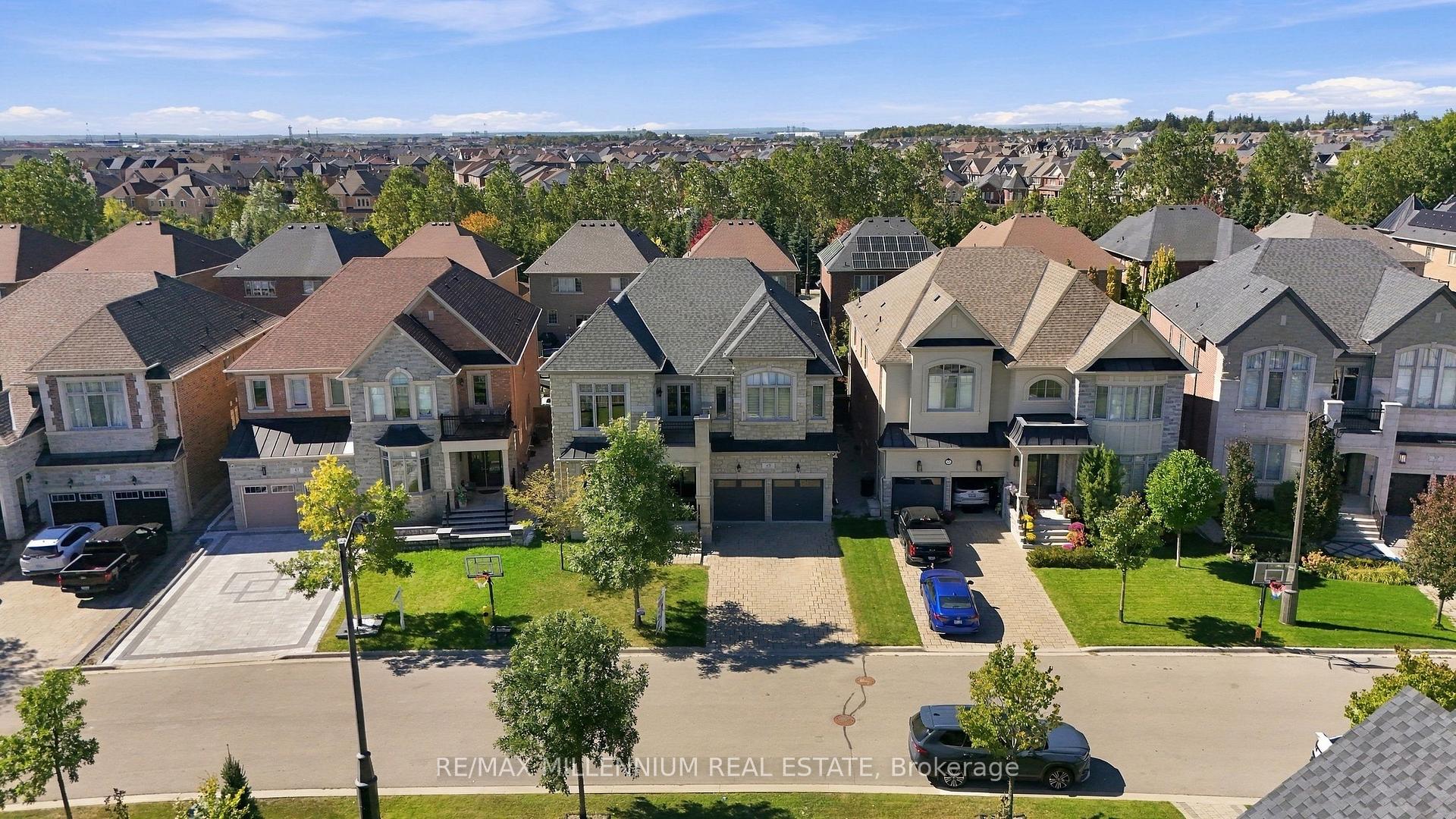 Photo 7 of 49 Torgan Trail, Vaughan, Kleinburg — HOMEH