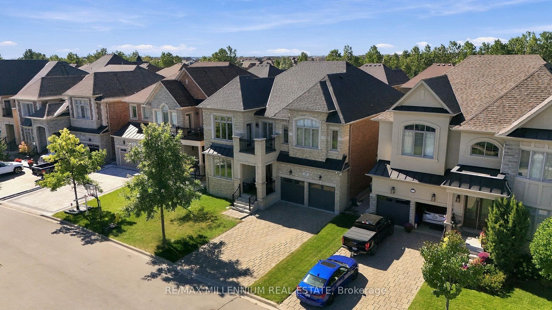Photo 11 of 49 Torgan Trail, Vaughan, Kleinburg — HOMEH