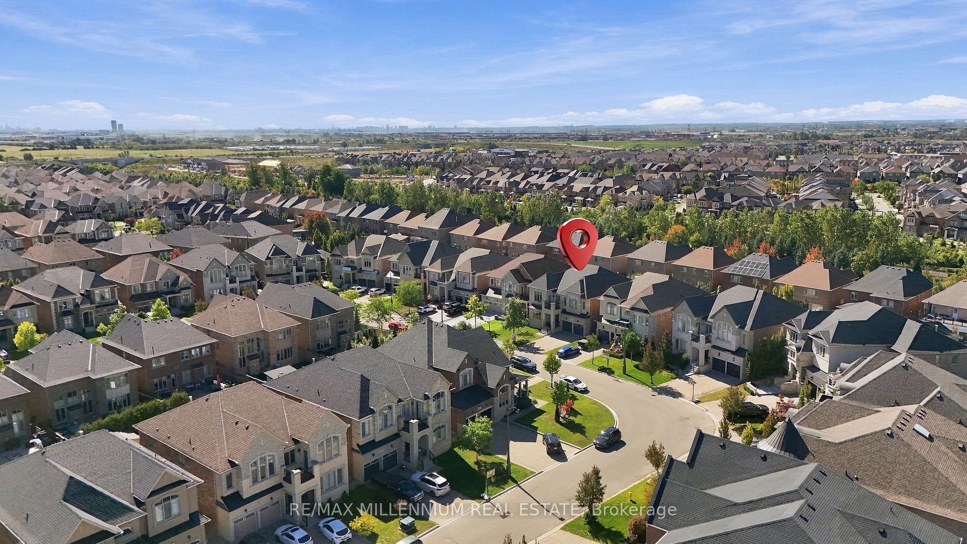 Photo 89 of 49 Torgan Trail, Vaughan, Kleinburg — HOMEH