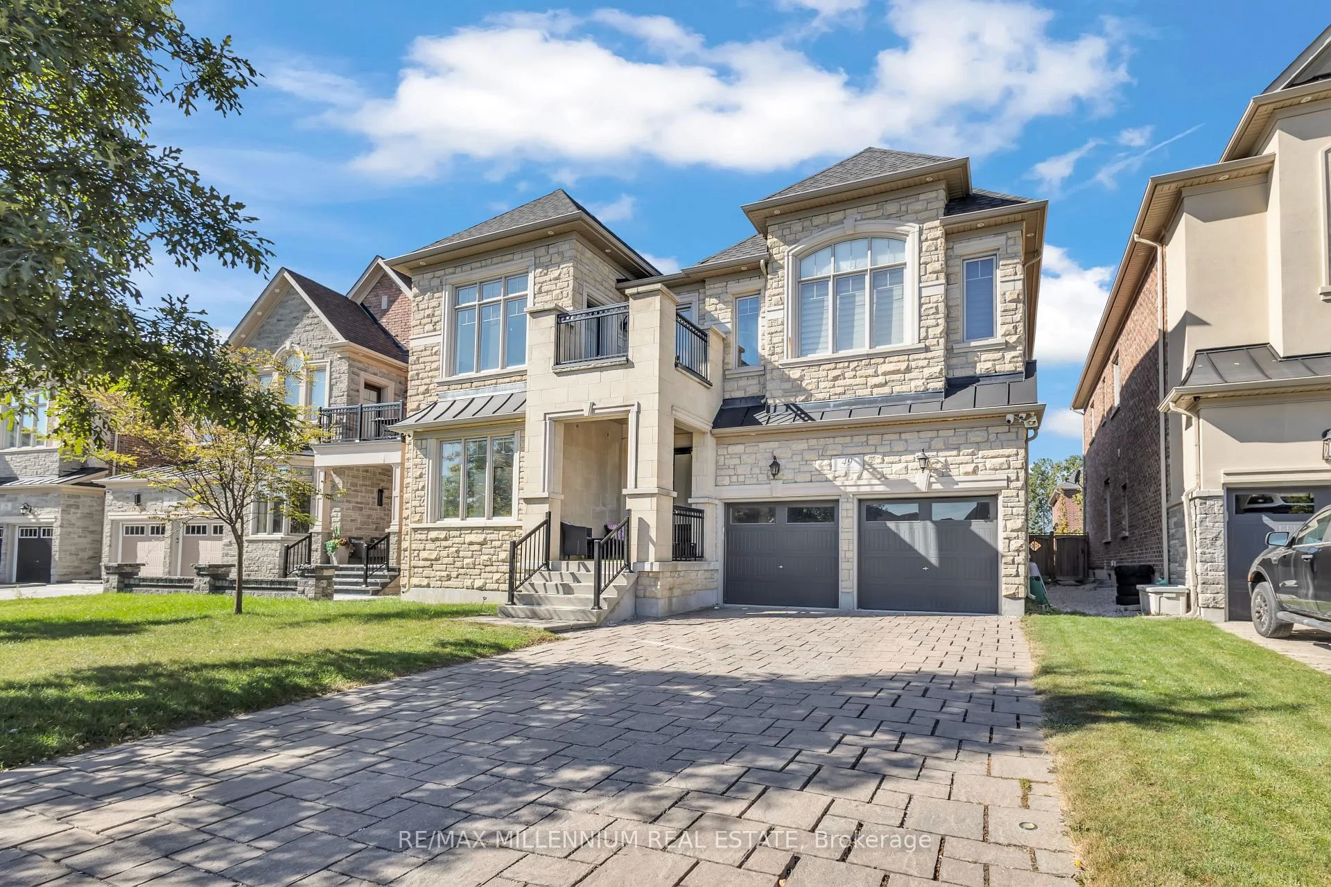 Photo 4 of 49 Torgan Trail, Vaughan, Kleinburg — HOMEH