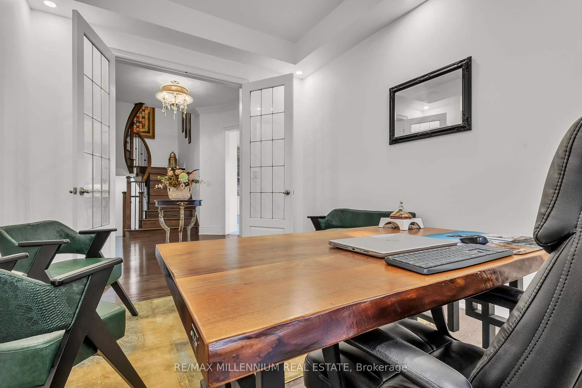 Photo 24 of 49 Torgan Trail, Vaughan, Kleinburg — HOMEH