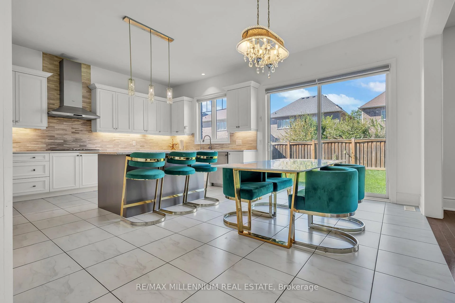 Photo 32 of 49 Torgan Trail, Vaughan, Kleinburg — HOMEH
