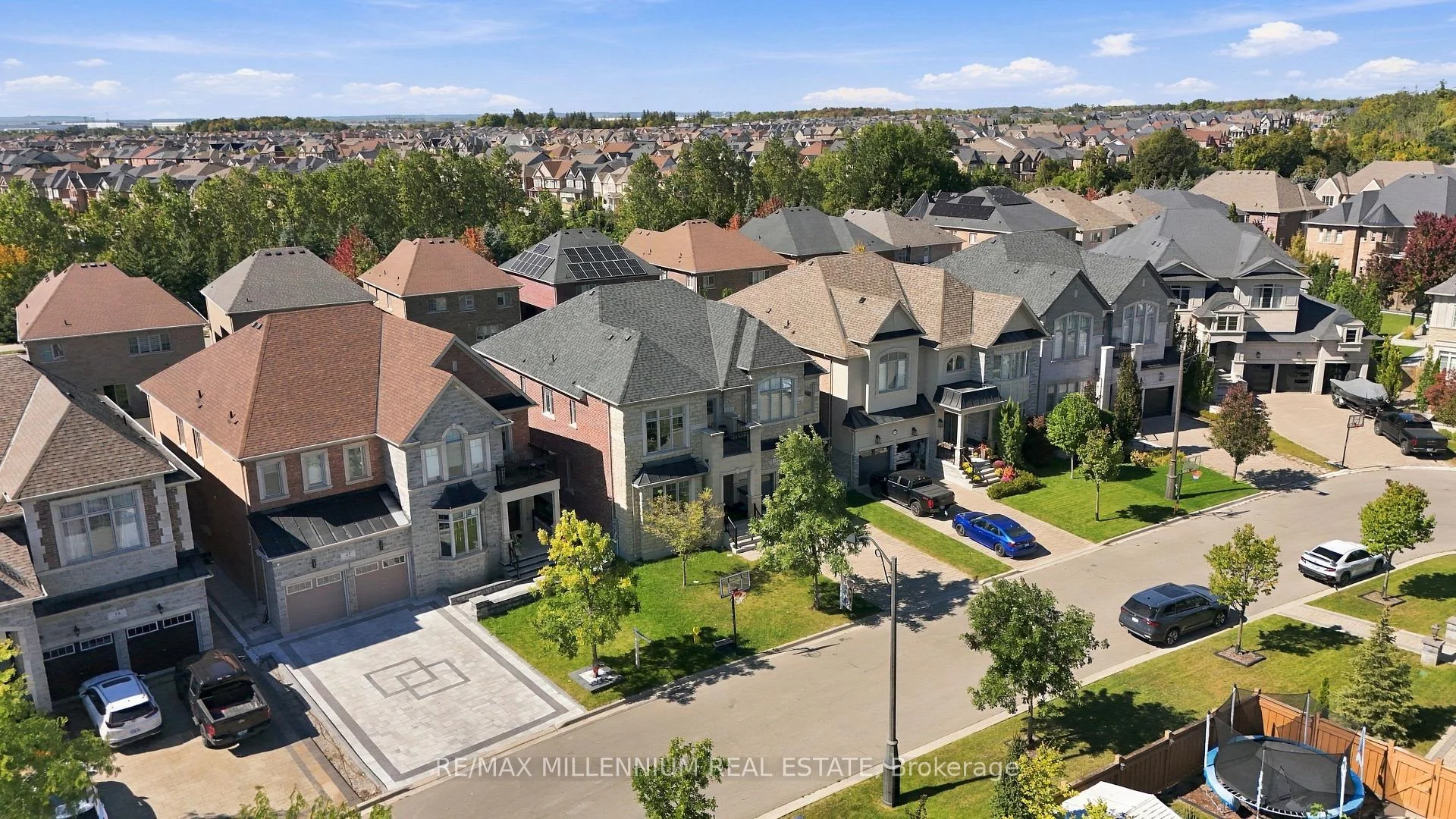 Photo 74 of 49 Torgan Trail, Vaughan, Kleinburg — HOMEH