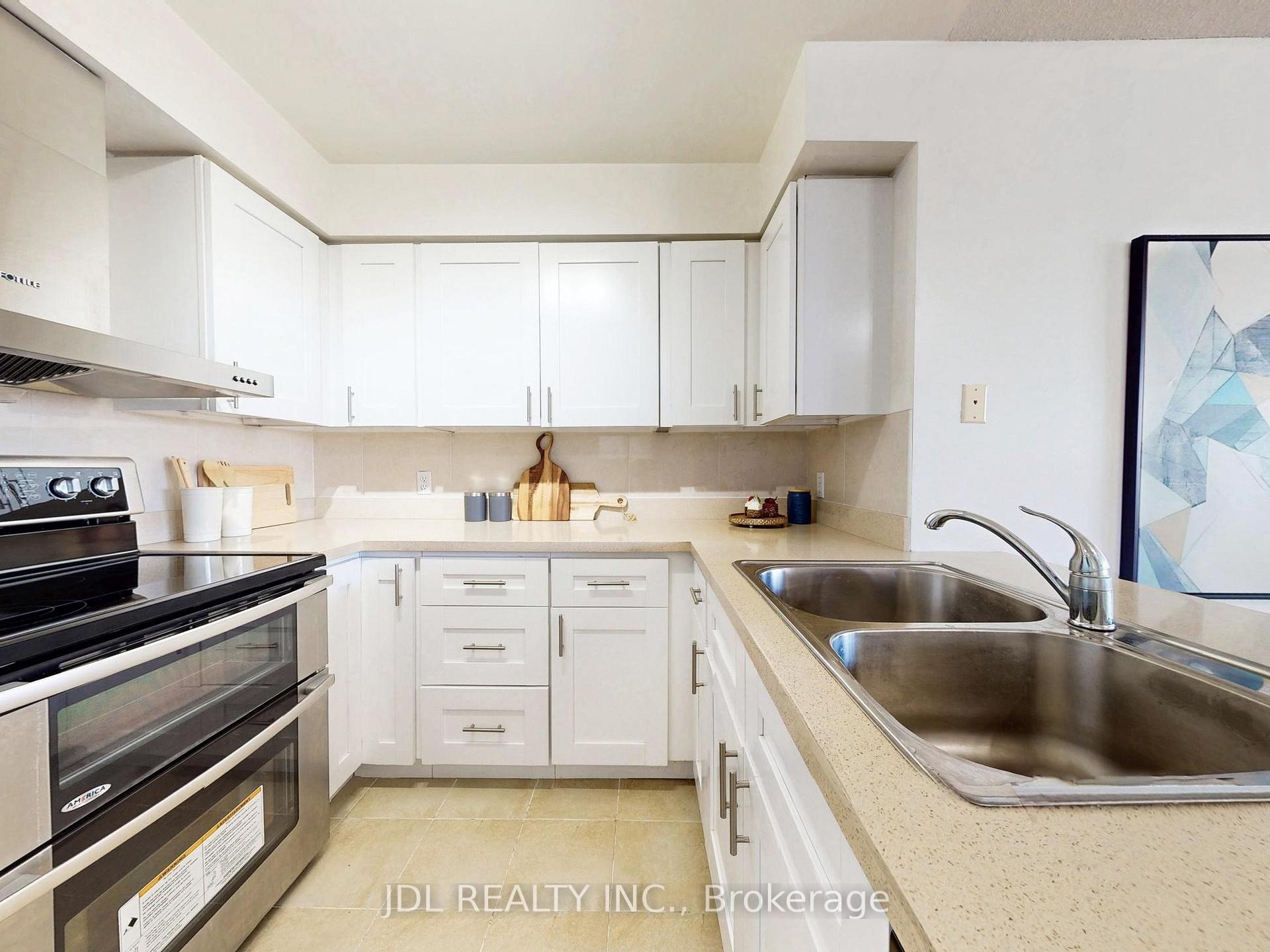 Photo 2 of Unit 906, 260 Doris Avenue, North York, Willowdale East — HOMEH