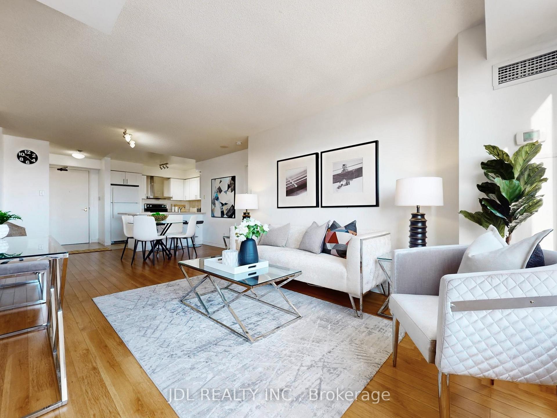 Photo 6 of Unit 906, 260 Doris Avenue, North York, Willowdale East — HOMEH
