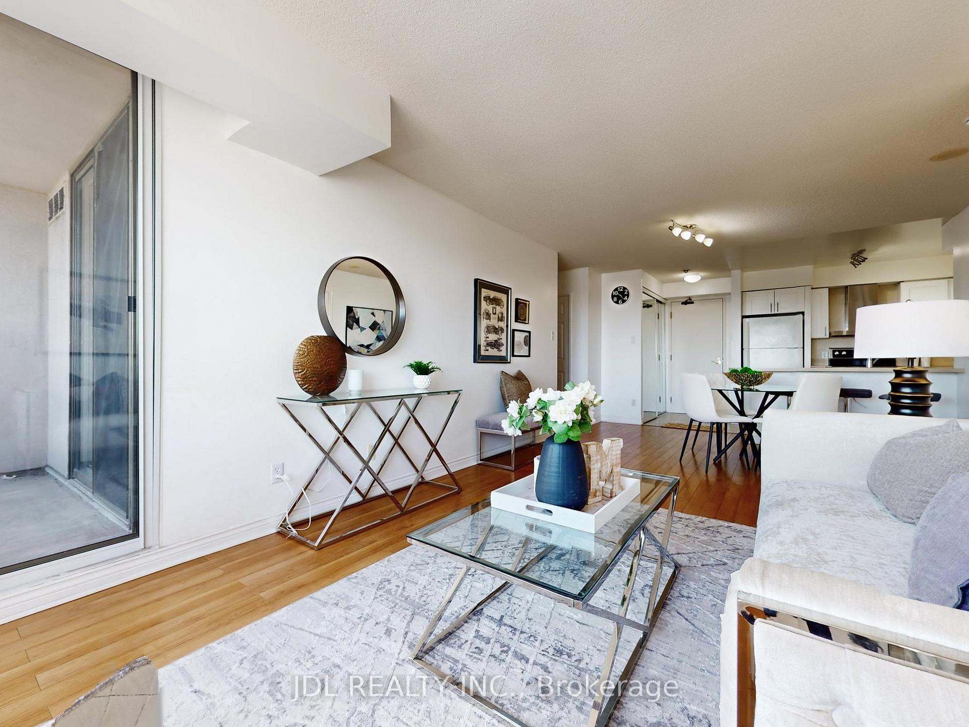 Photo 9 of Unit 906, 260 Doris Avenue, North York, Willowdale East — HOMEH