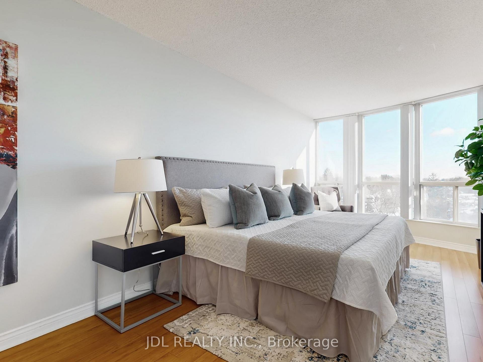 Photo 13 of Unit 906, 260 Doris Avenue, North York, Willowdale East — HOMEH