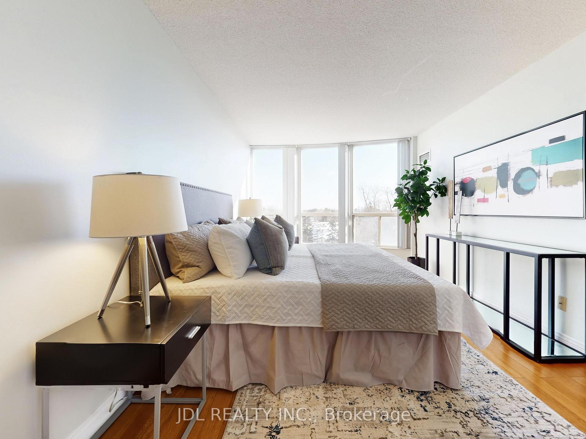 Photo 14 of Unit 906, 260 Doris Avenue, North York, Willowdale East — HOMEH