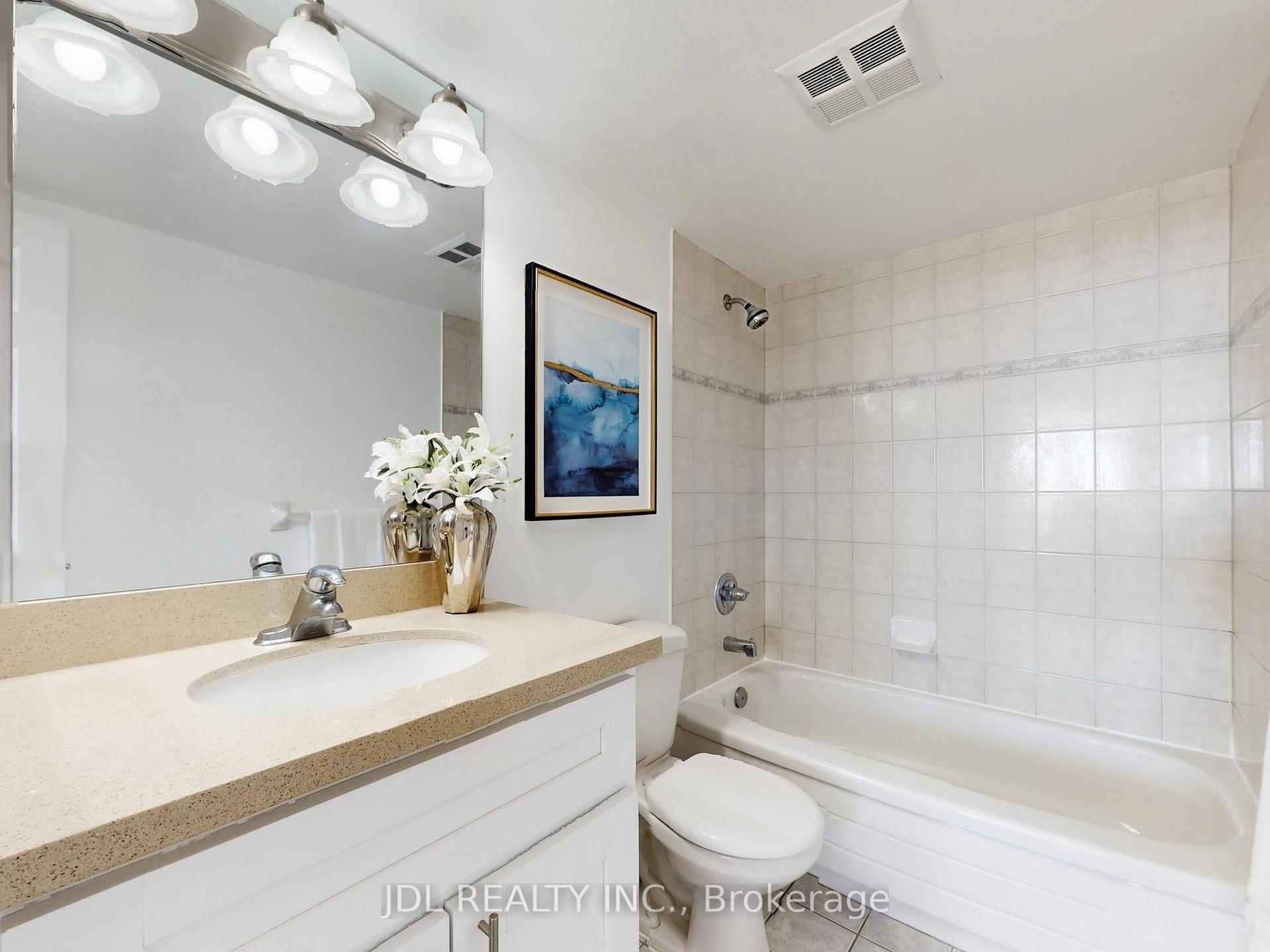 Photo 17 of Unit 906, 260 Doris Avenue, North York, Willowdale East — HOMEH