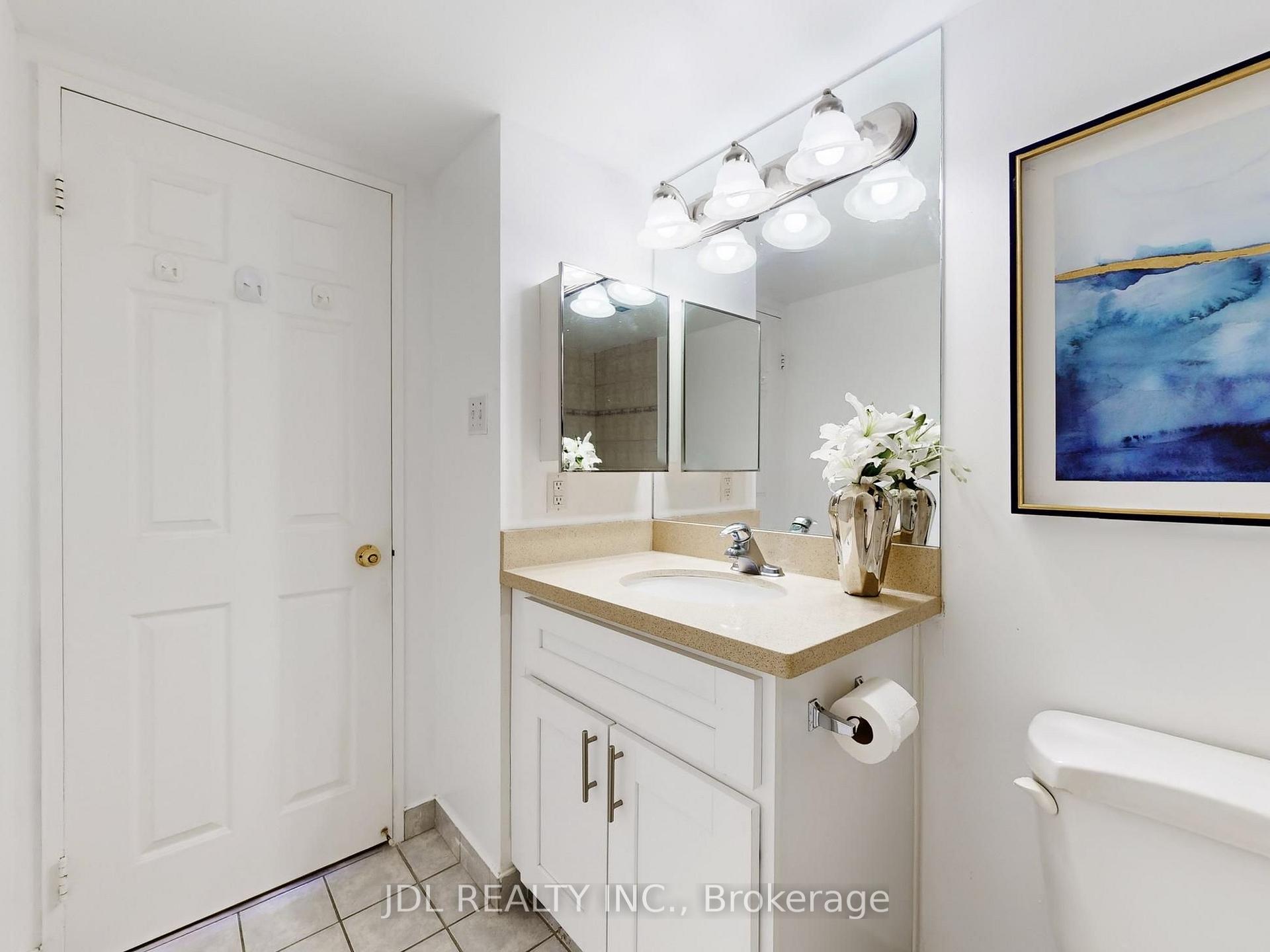 Photo 18 of Unit 906, 260 Doris Avenue, North York, Willowdale East — HOMEH