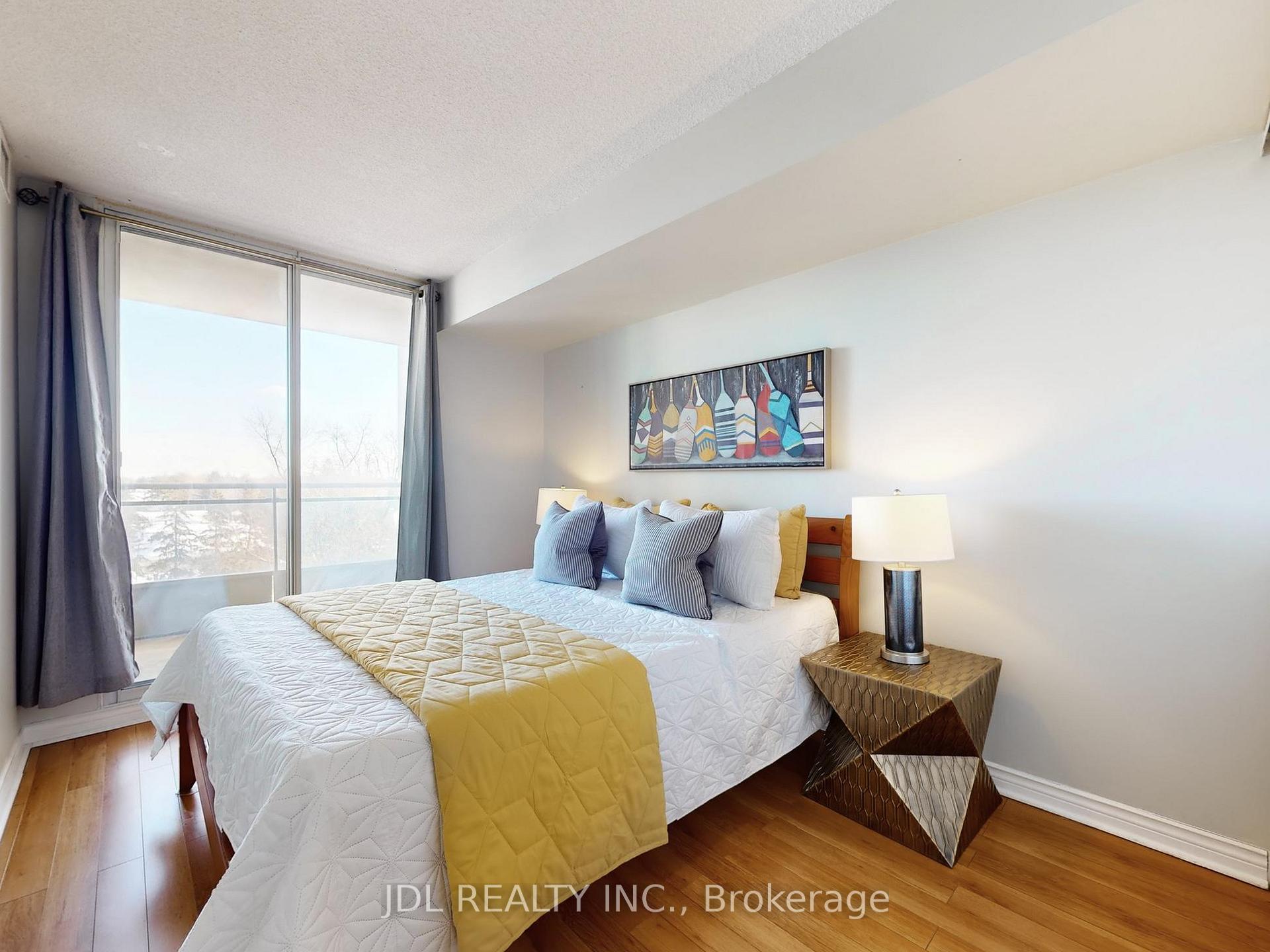 Photo 19 of Unit 906, 260 Doris Avenue, North York, Willowdale East — HOMEH