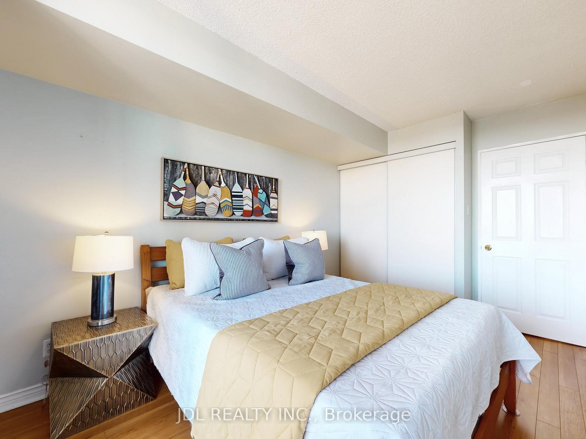 Photo 20 of Unit 906, 260 Doris Avenue, North York, Willowdale East — HOMEH