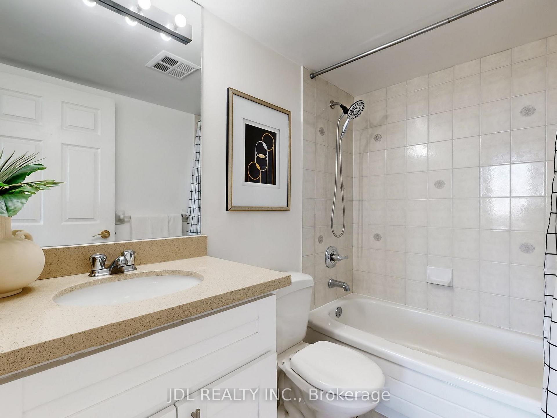 Photo 21 of Unit 906, 260 Doris Avenue, North York, Willowdale East — HOMEH