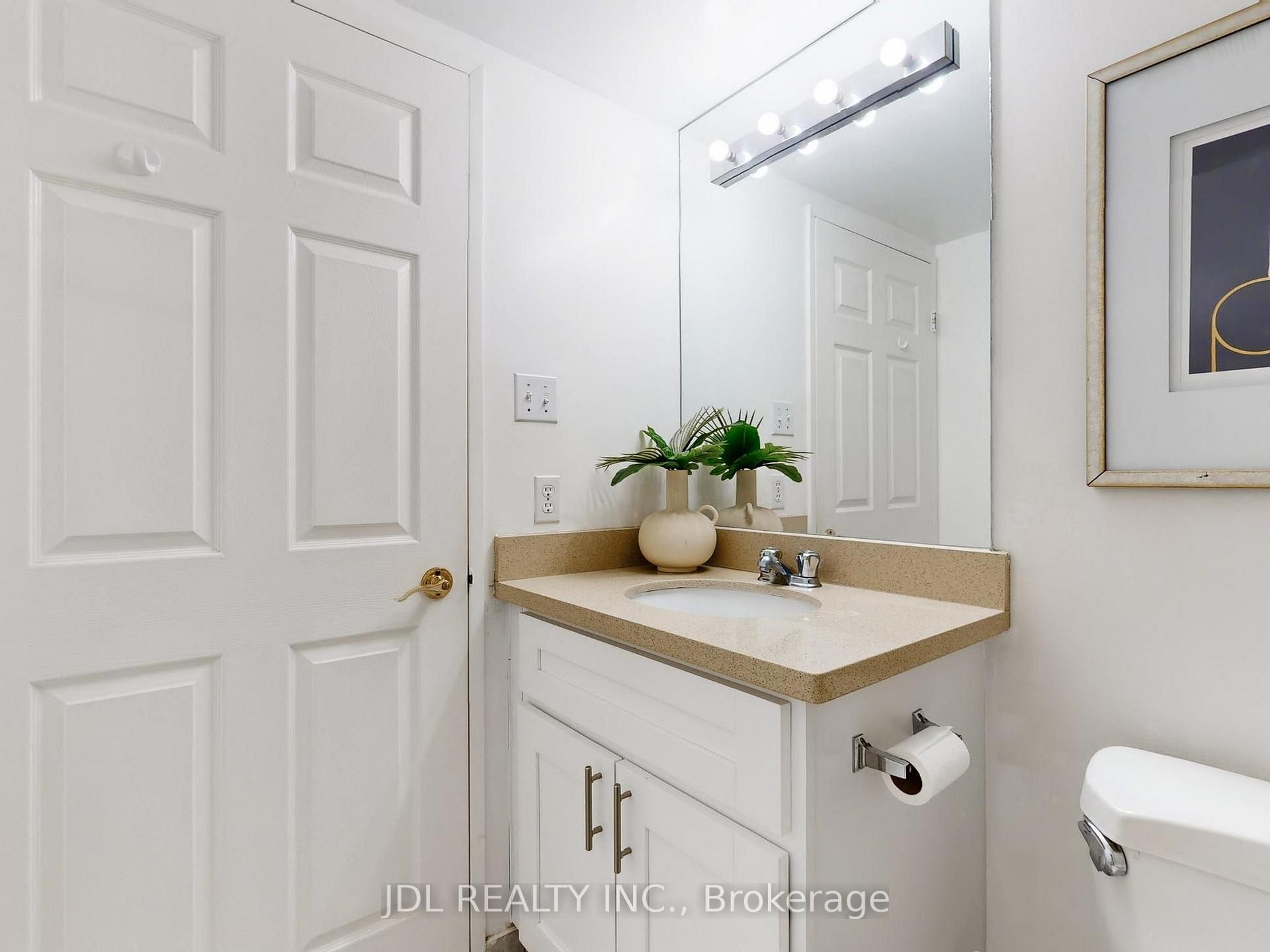 Photo 22 of Unit 906, 260 Doris Avenue, North York, Willowdale East — HOMEH